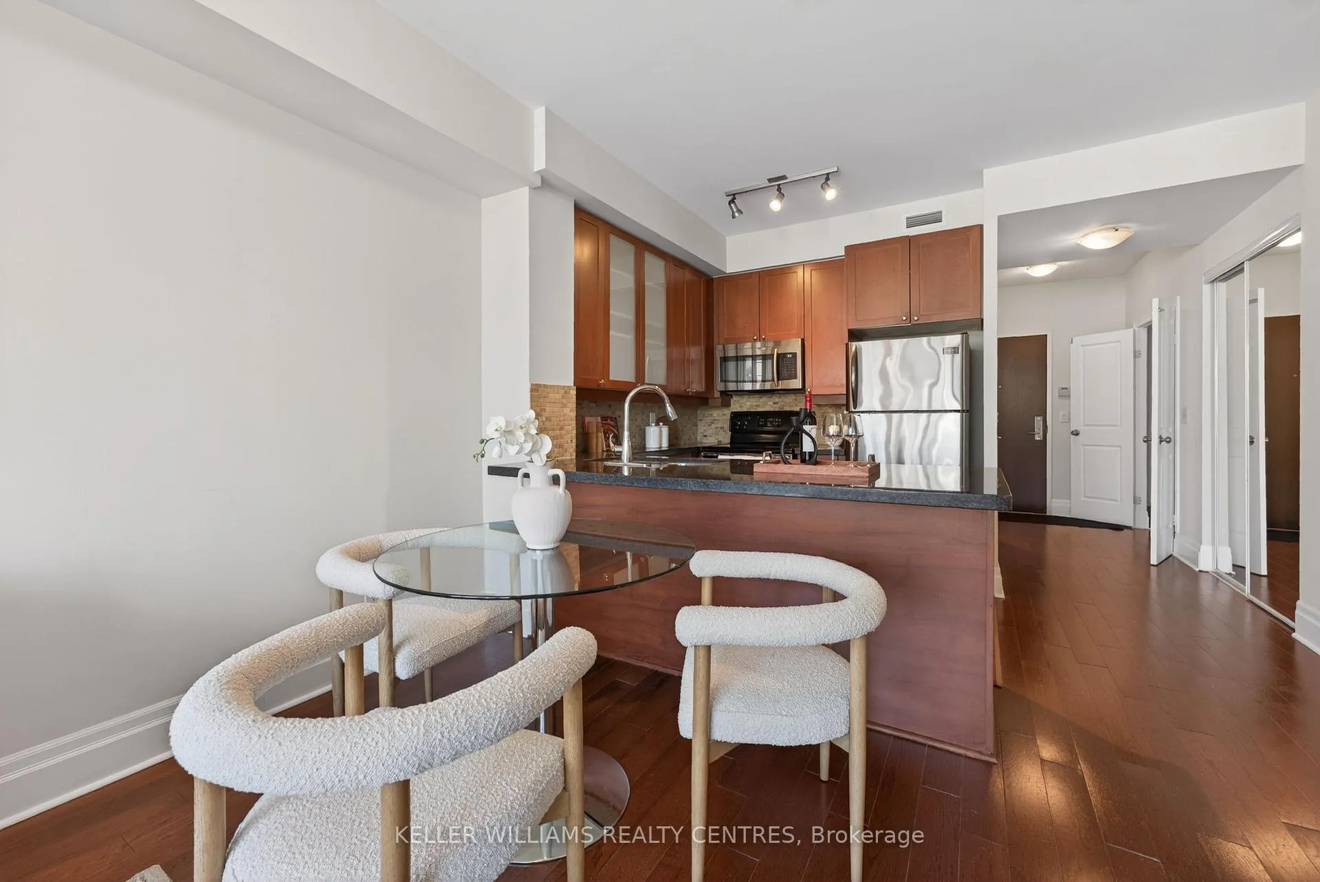 Photo 16 of Unit 304, 57 Upper Duke Crescent, Markham, Unionville — HOMEH