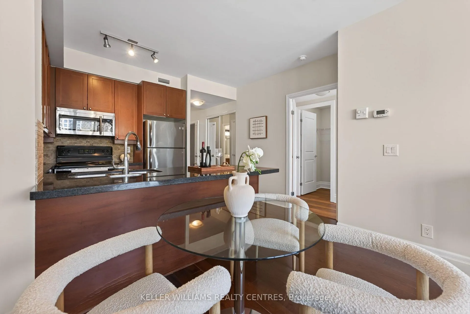 Photo 17 of Unit 304, 57 Upper Duke Crescent, Markham, Unionville — HOMEH