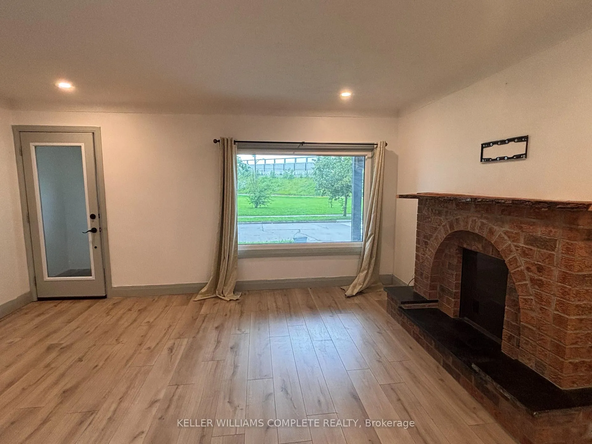 Photo 5 of Unit UPPER, 14 Elmwood Avenue, St. Catharines, E. Chester — HOMEH