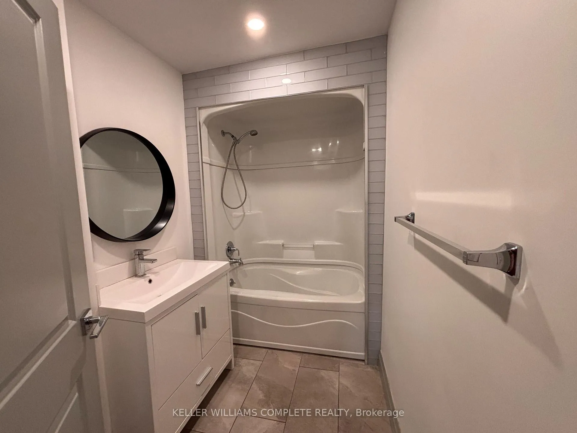 Photo 11 of Unit UPPER, 14 Elmwood Avenue, St. Catharines, E. Chester — HOMEH