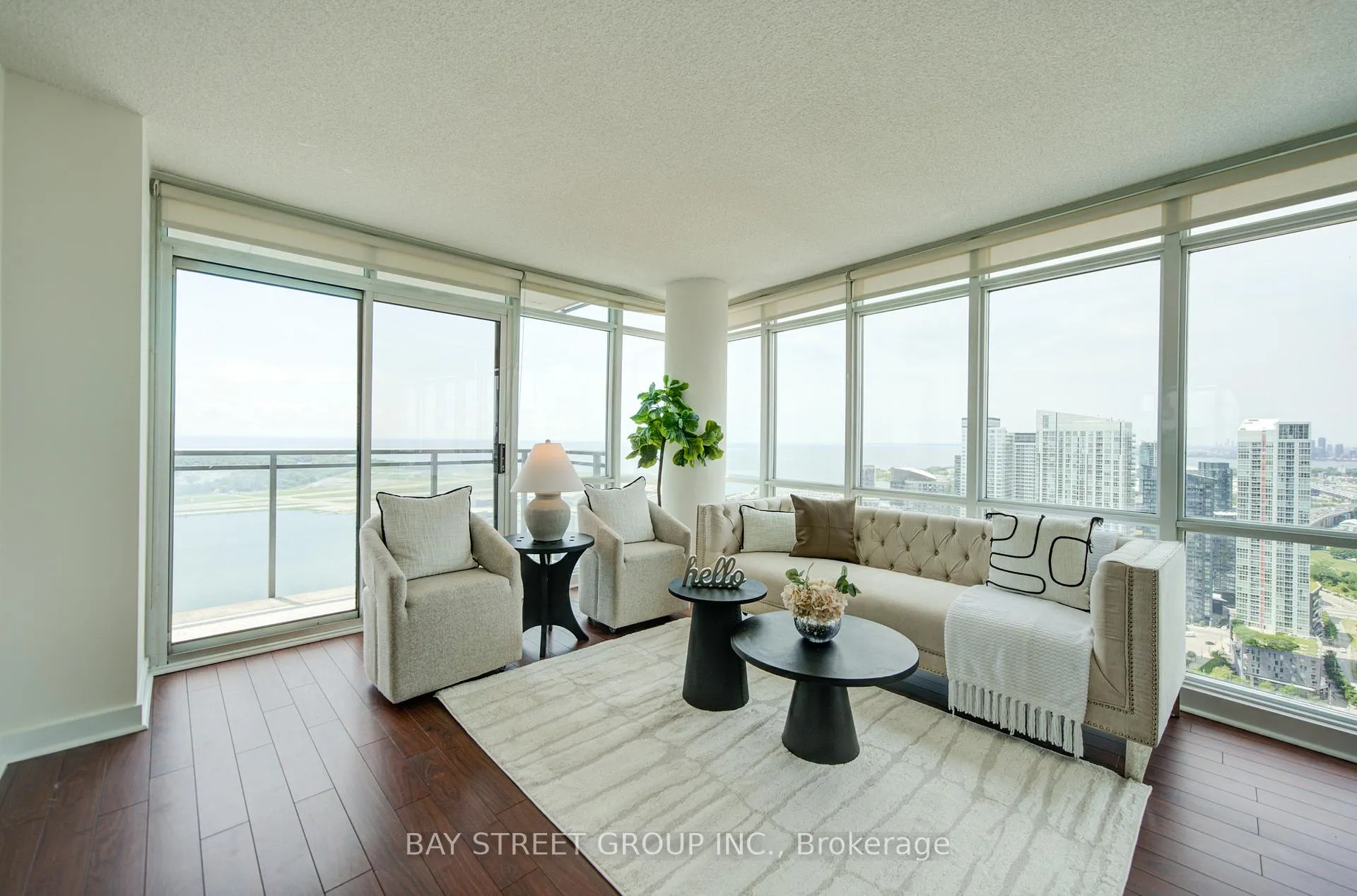 Front of Unit 4612, 15 Fort York Boulevard