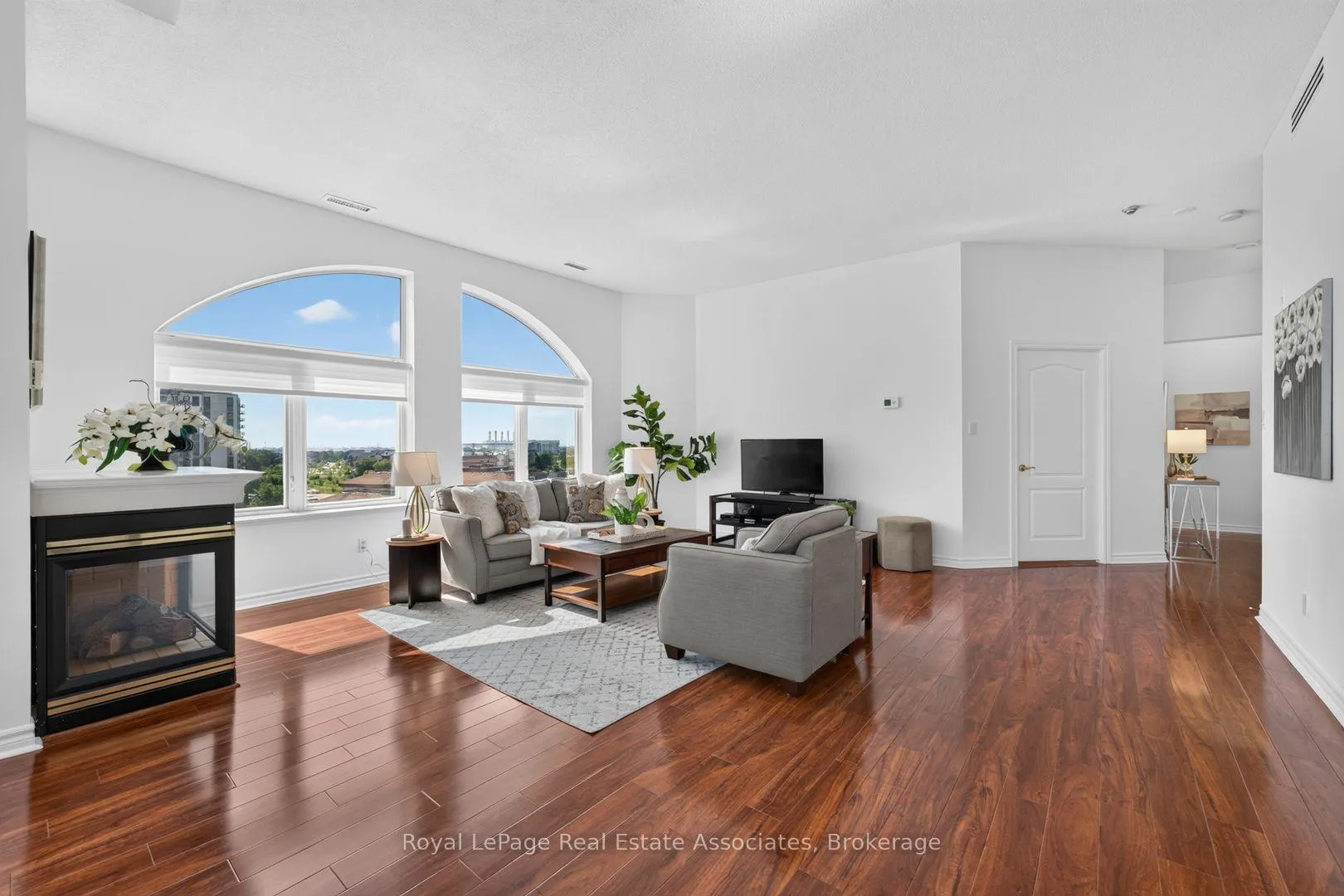 Photo 2 of Unit 502, 3 Dayspring Circle, Brampton, Goreway Drive Corridor — HOMEH