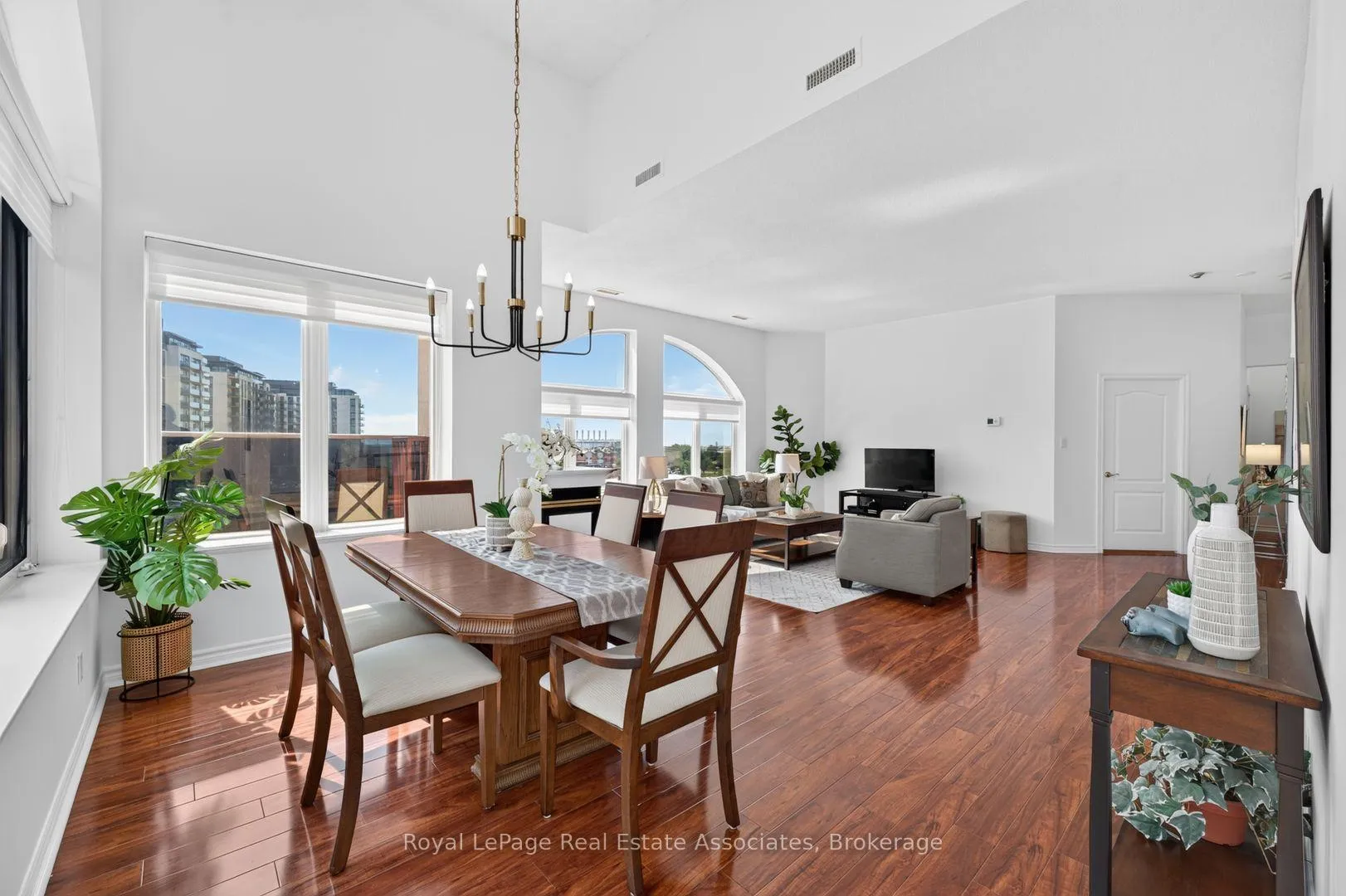 Photo 7 of Unit 502, 3 Dayspring Circle, Brampton, Goreway Drive Corridor — HOMEH