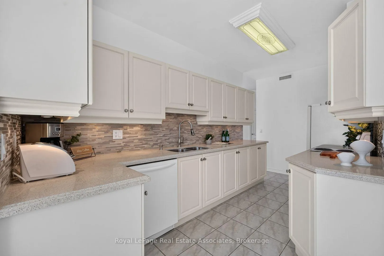 Photo 12 of Unit 502, 3 Dayspring Circle, Brampton, Goreway Drive Corridor — HOMEH