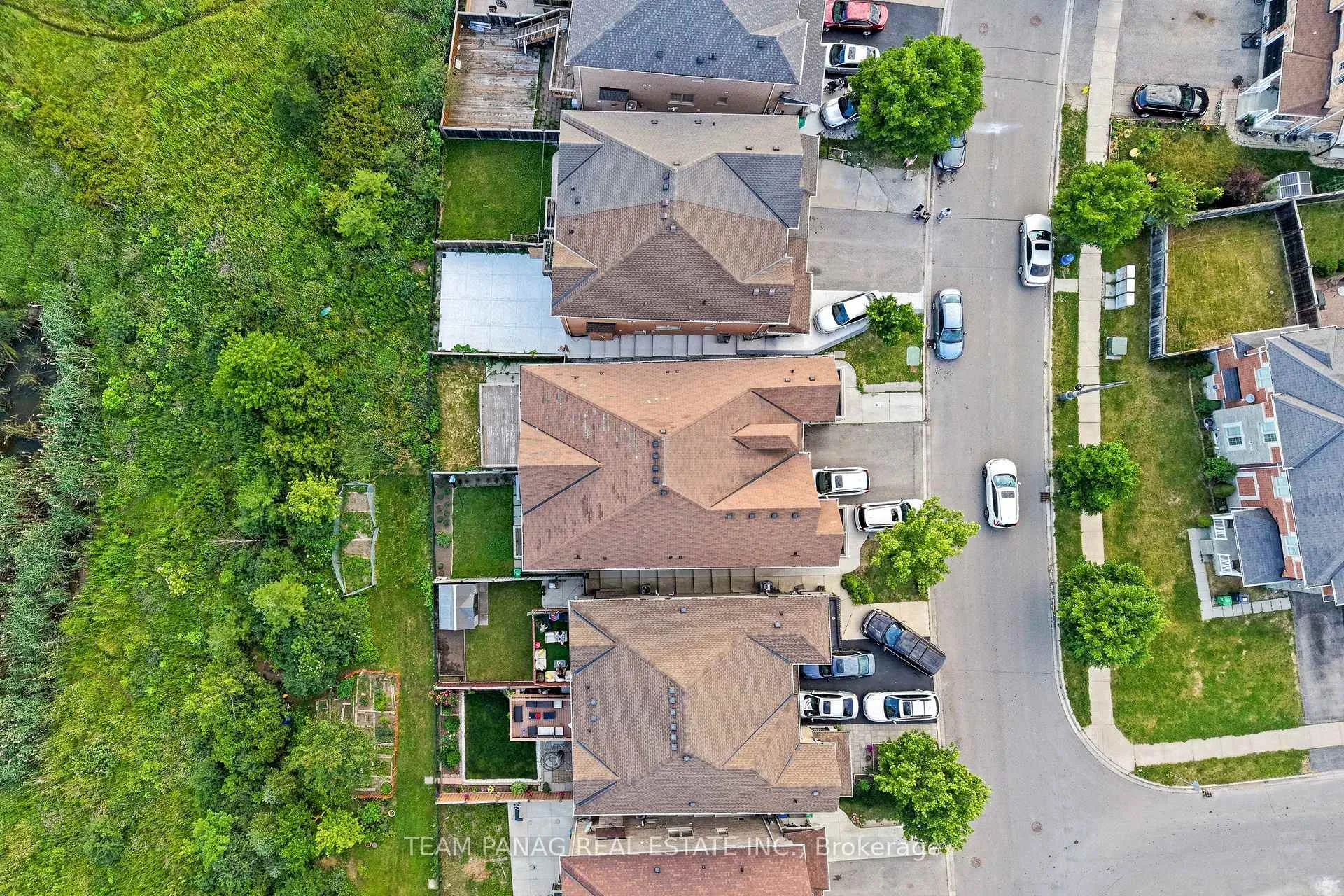 Photo 3 of 54 Clearfield Drive, Brampton, Bram East — HOMEH
