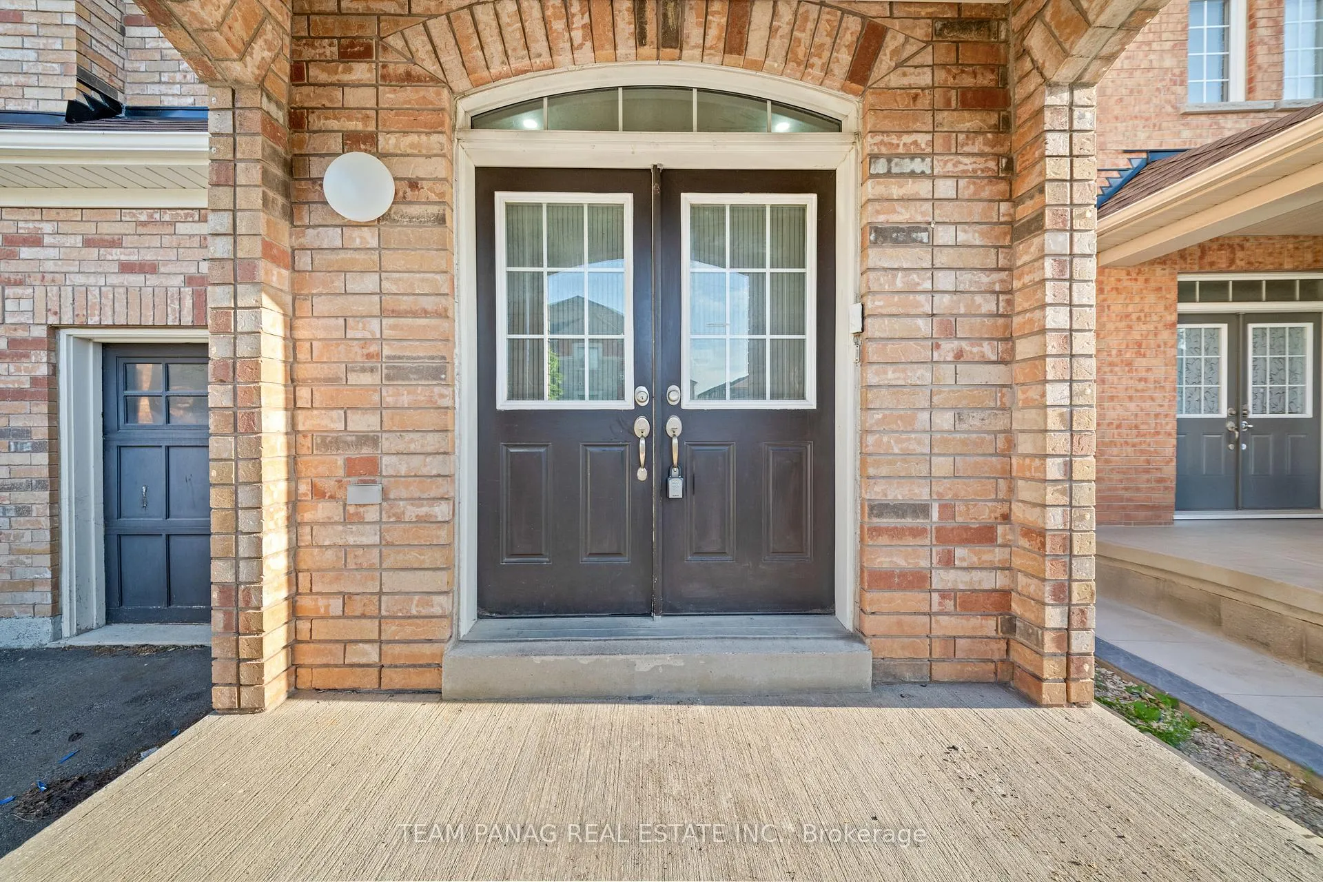 Photo 4 of 54 Clearfield Drive, Brampton, Bram East — HOMEH