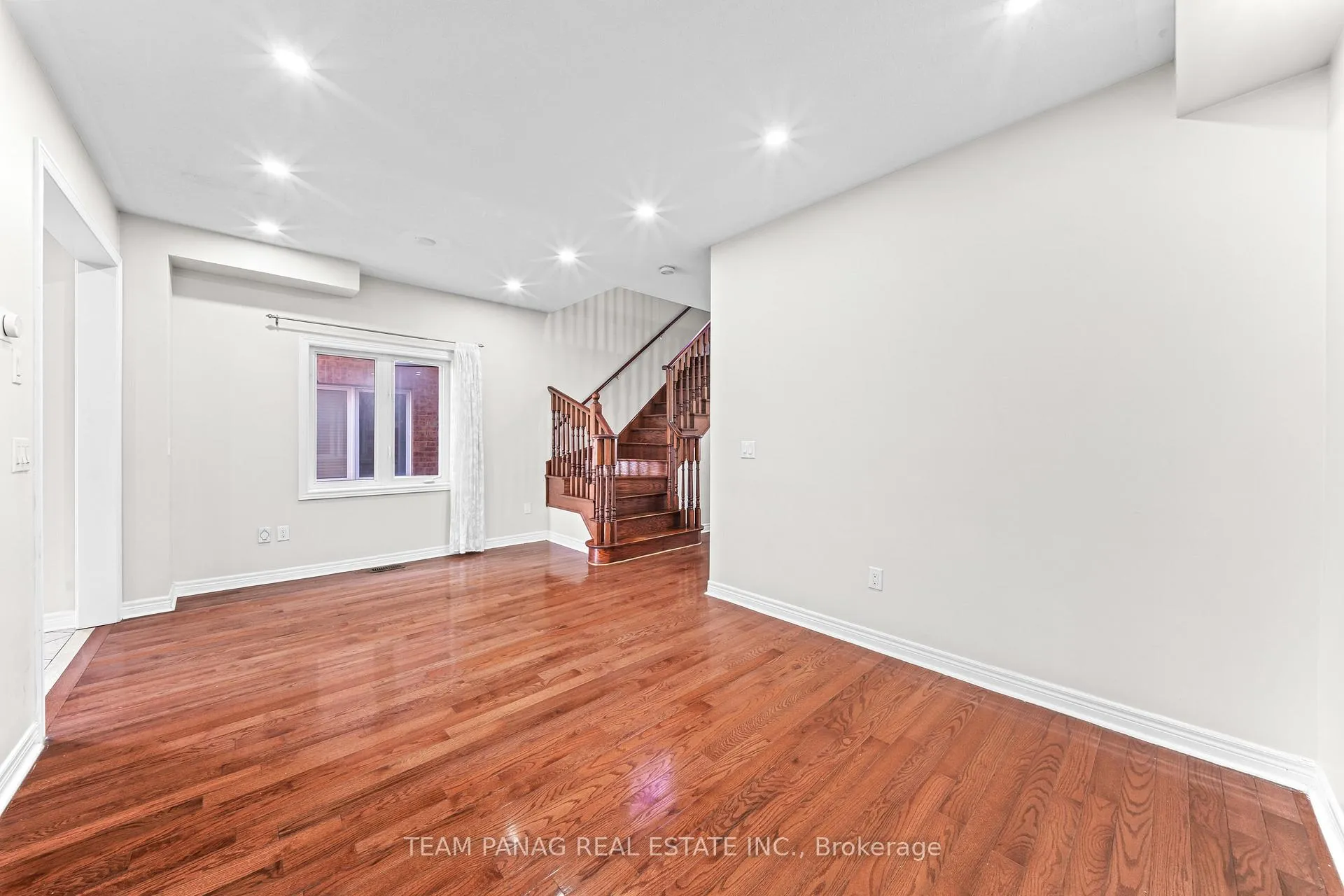 Photo 10 of 54 Clearfield Drive, Brampton, Bram East — HOMEH