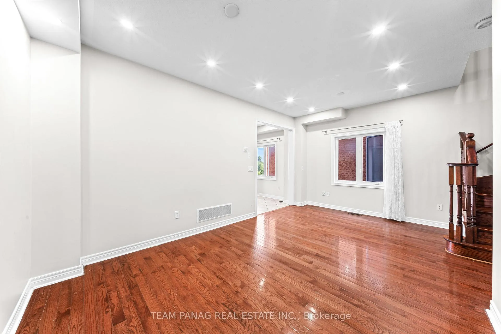 Photo 11 of 54 Clearfield Drive, Brampton, Bram East — HOMEH