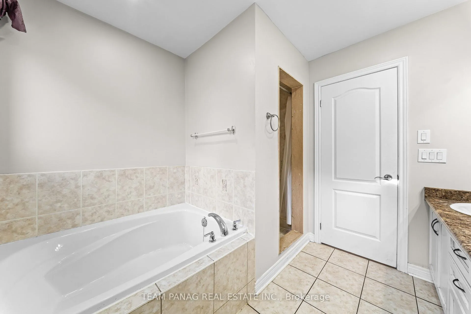 Photo 29 of 54 Clearfield Drive, Brampton, Bram East — HOMEH
