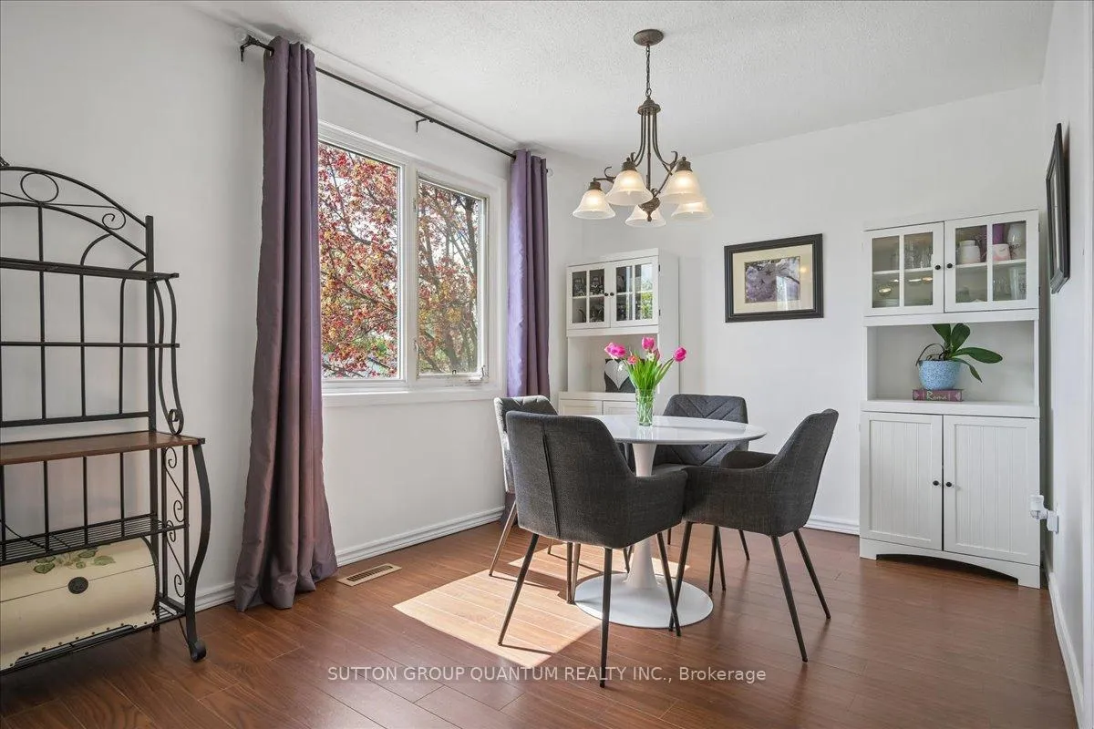 Photo 3 of 16 Salisbury Circle, Brampton, Brampton North — HOMEH