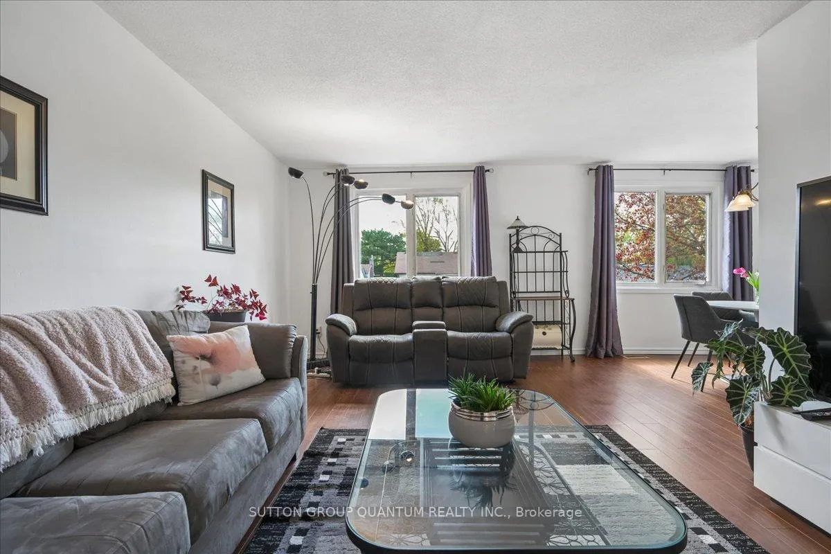 Photo 8 of 16 Salisbury Circle, Brampton, Brampton North — HOMEH