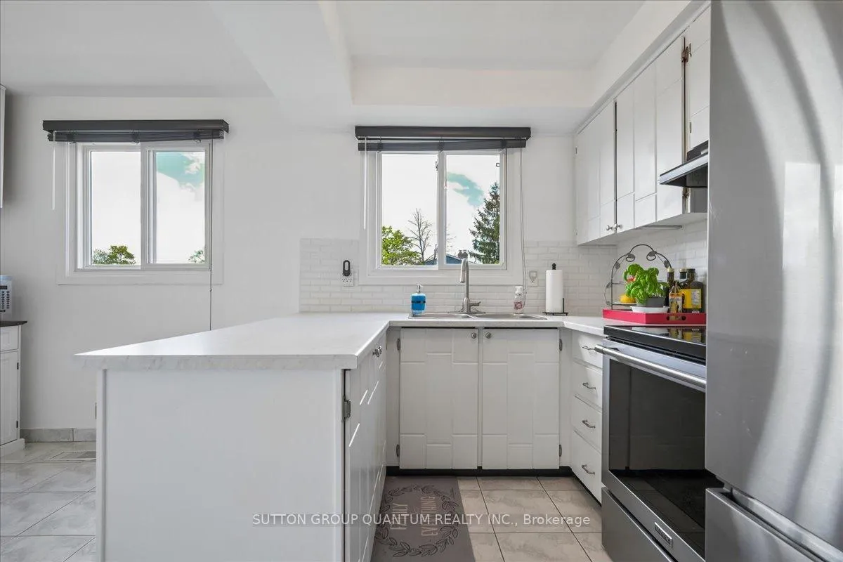 Photo 16 of 16 Salisbury Circle, Brampton, Brampton North — HOMEH