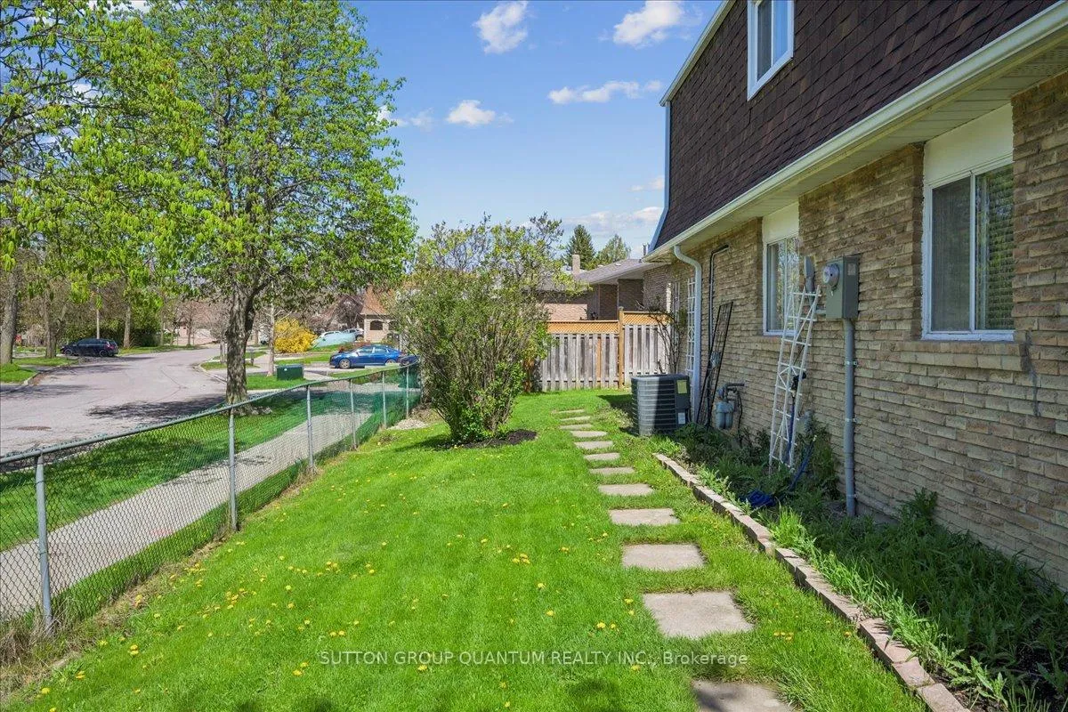 Photo 27 of 16 Salisbury Circle, Brampton, Brampton North — HOMEH