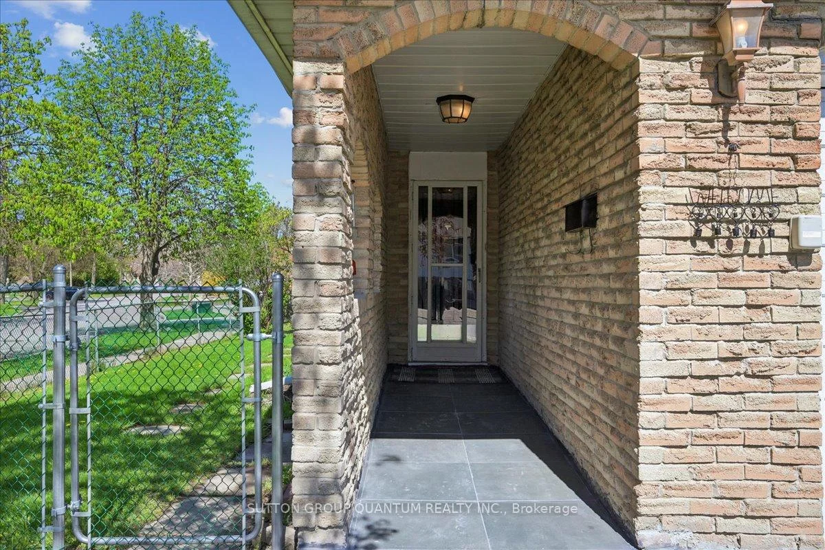 Photo 33 of 16 Salisbury Circle, Brampton, Brampton North — HOMEH