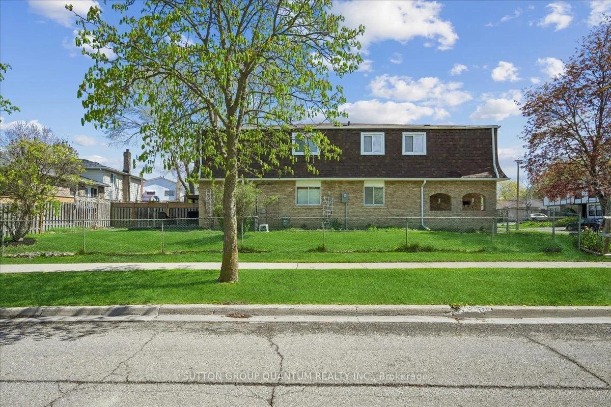 Photo 42 of 16 Salisbury Circle, Brampton, Brampton North — HOMEH
