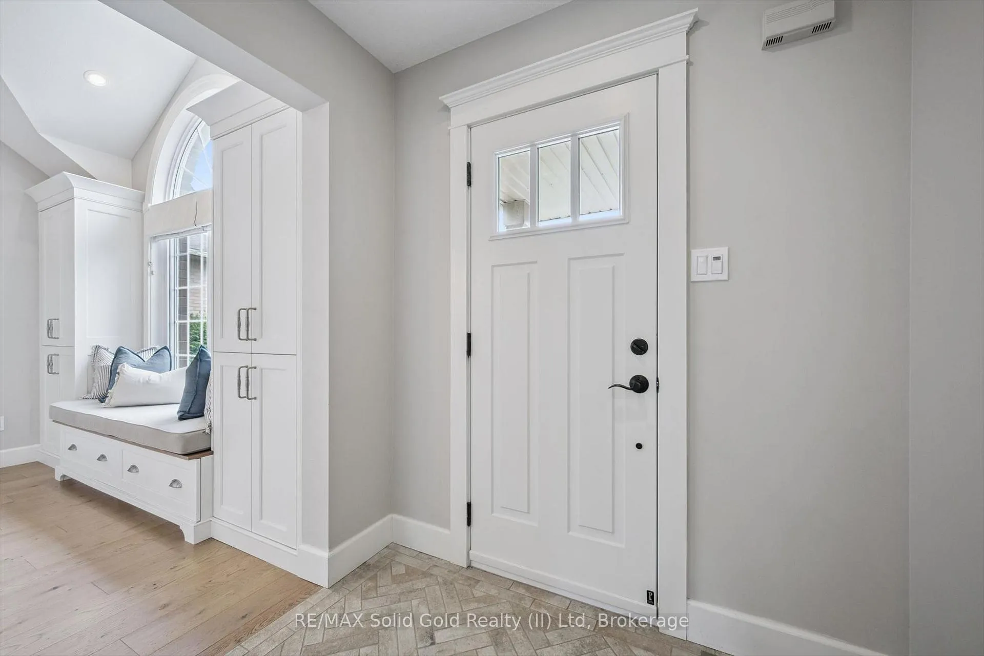 Photo 5 of 622 Westfield Drive, Waterloo — HOMEH