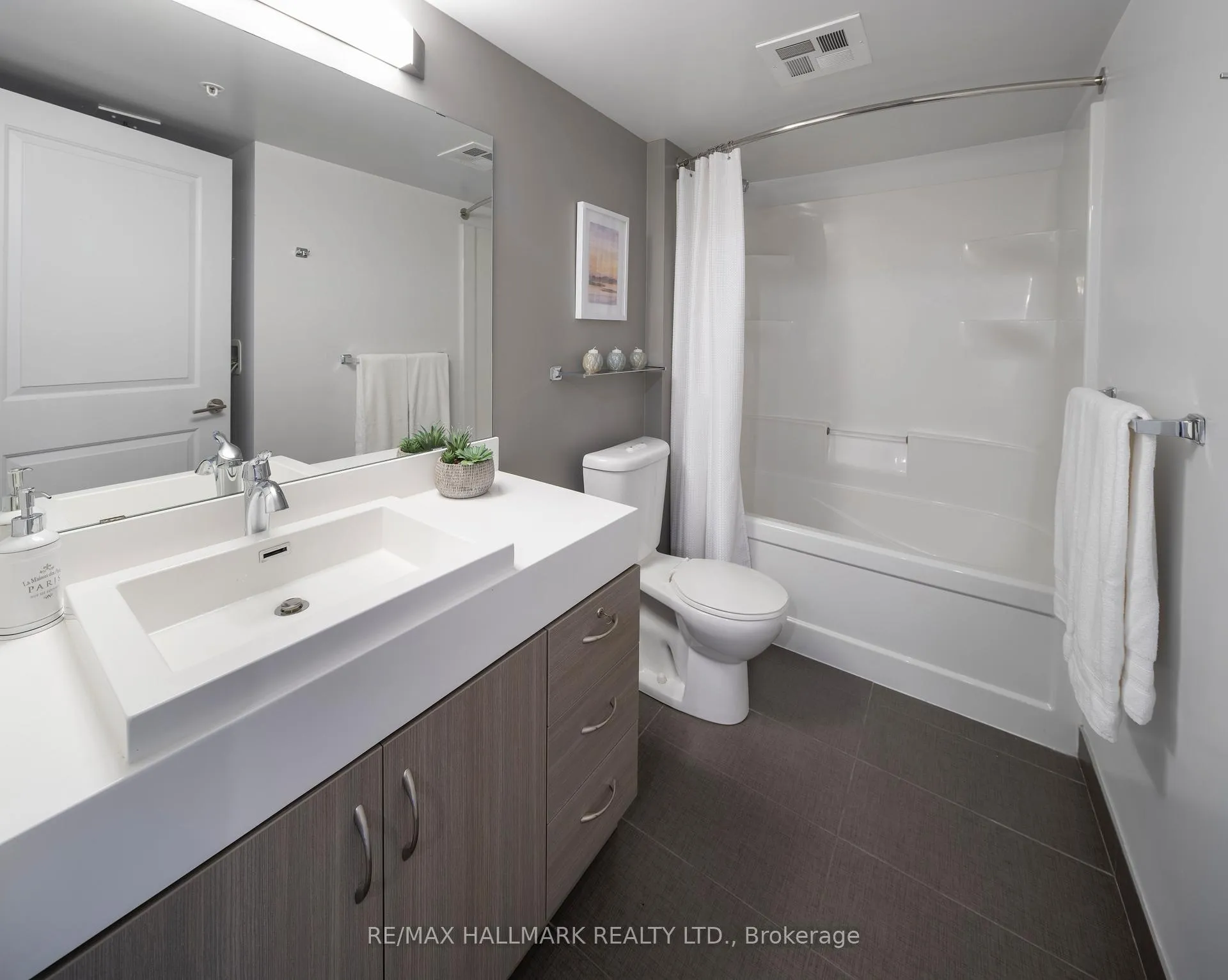 Photo 7 of Unit 1007, 132 Berkeley Street, Toronto, Moss Park — HOMEH