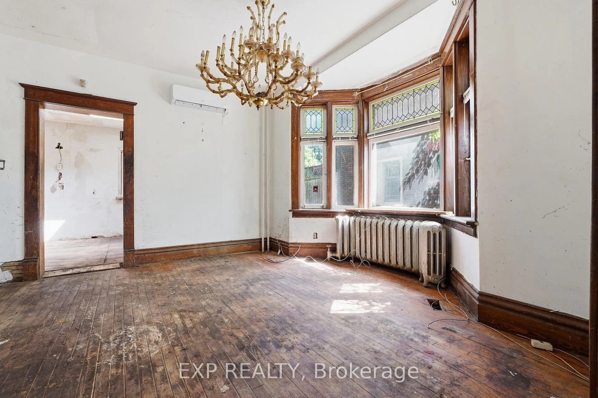 Photo 4 of 45 Pandora Avenue N, Kitchener, King East — HOMEH