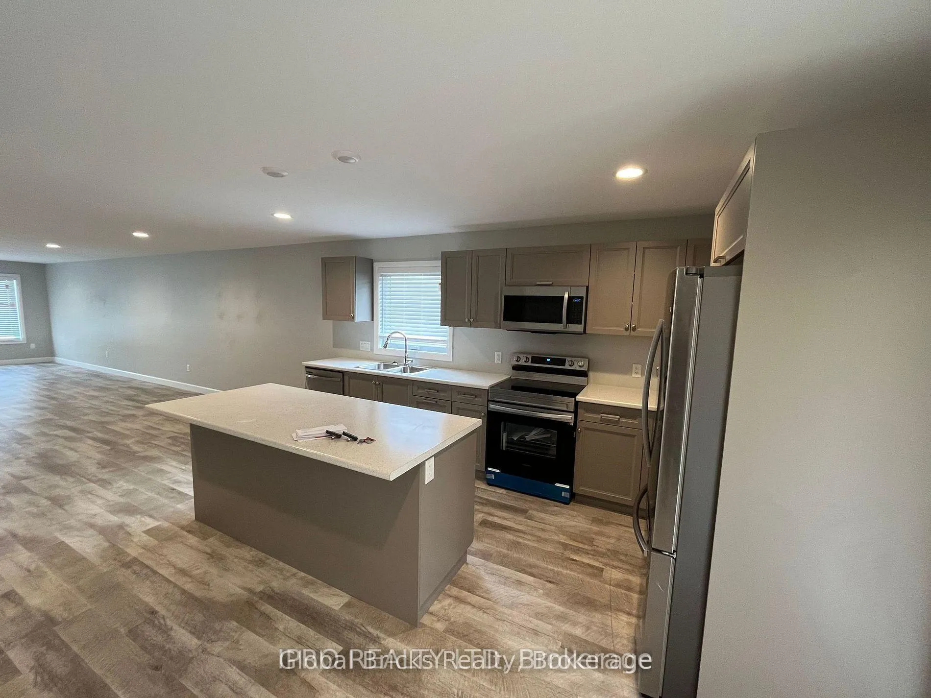 Photo 5 of 231 Manning Drive, Chatham-Kent — HOMEH