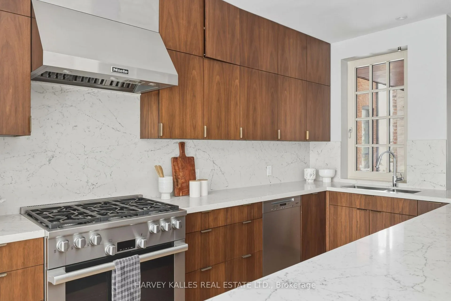 Photo 12 of 94 B Admiral Road, Toronto, The Annex — HOMEH