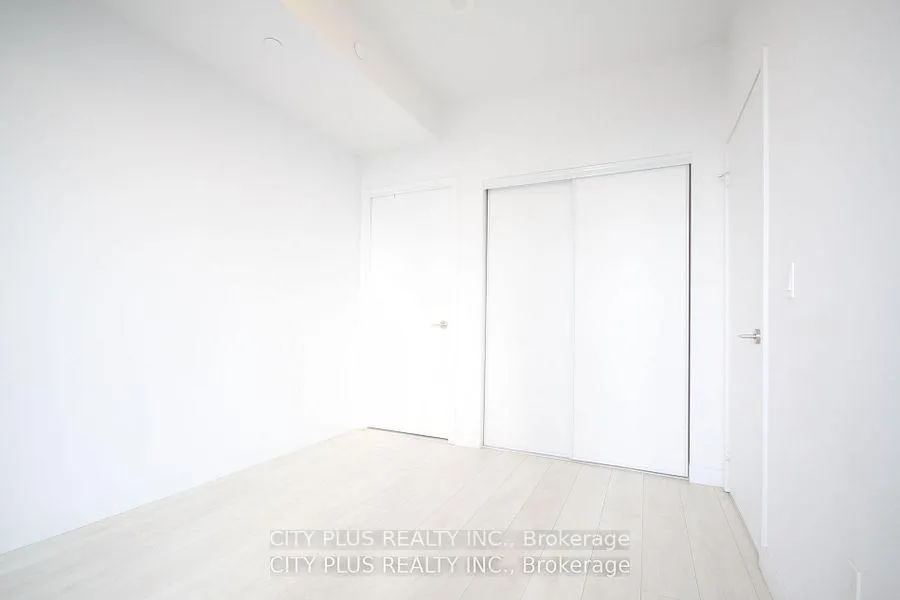 Photo 2 of Unit 3201, 8 Eglinton Avenue E, Toronto, Mount Pleasant West — HOMEH