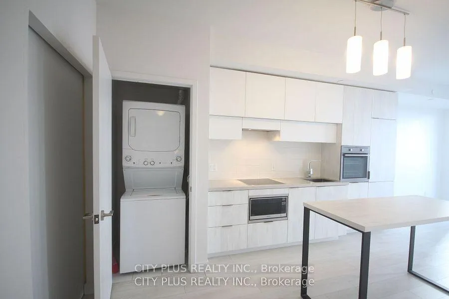 Photo 10 of Unit 3201, 8 Eglinton Avenue E, Toronto, Mount Pleasant West — HOMEH