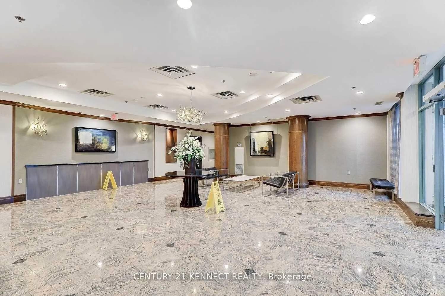 Photo 8 of Unit 411, 23 Oneida Crescent, Richmond Hill, Langstaff — HOMEH
