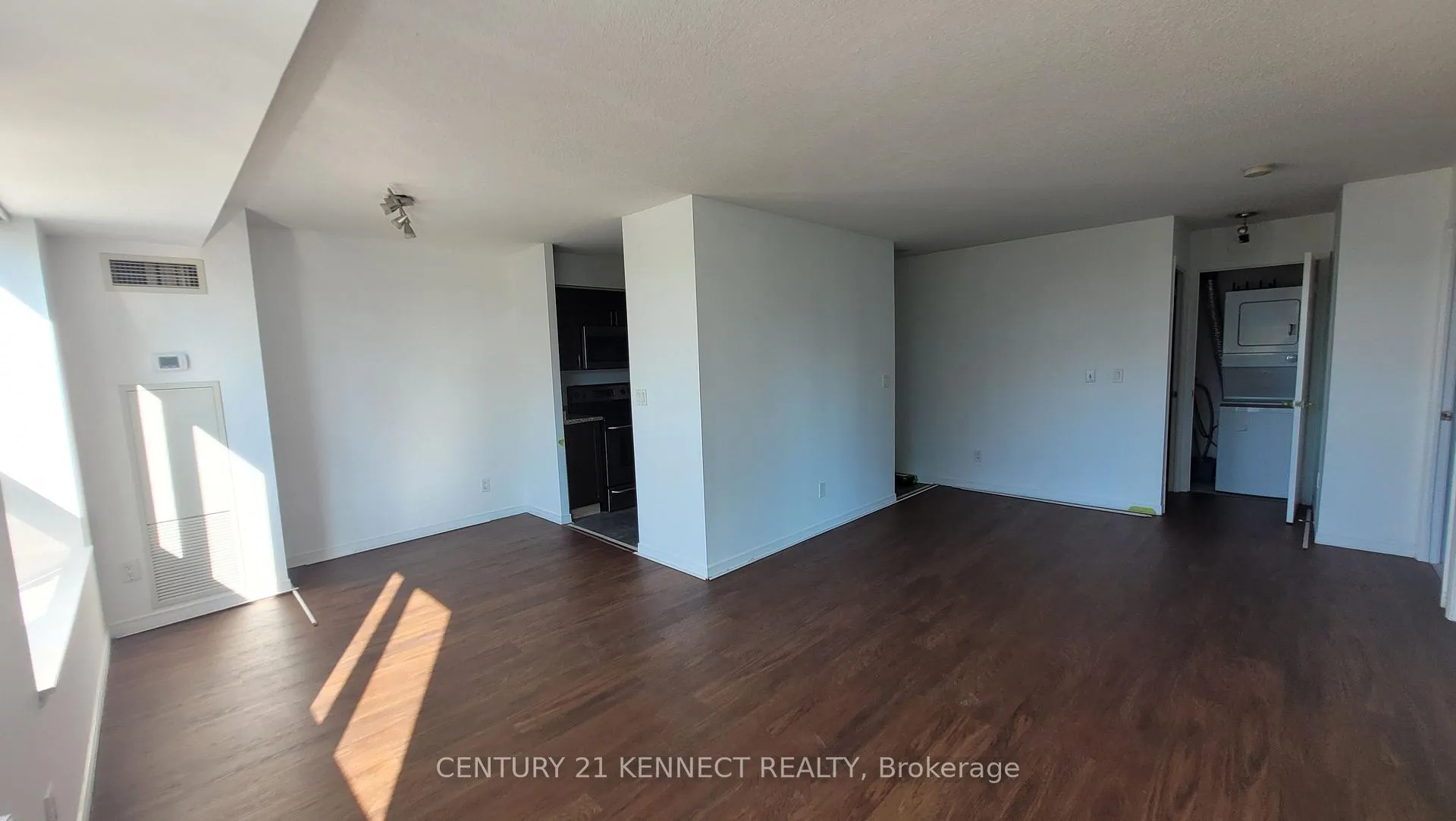 Photo 10 of Unit 411, 23 Oneida Crescent, Richmond Hill, Langstaff — HOMEH