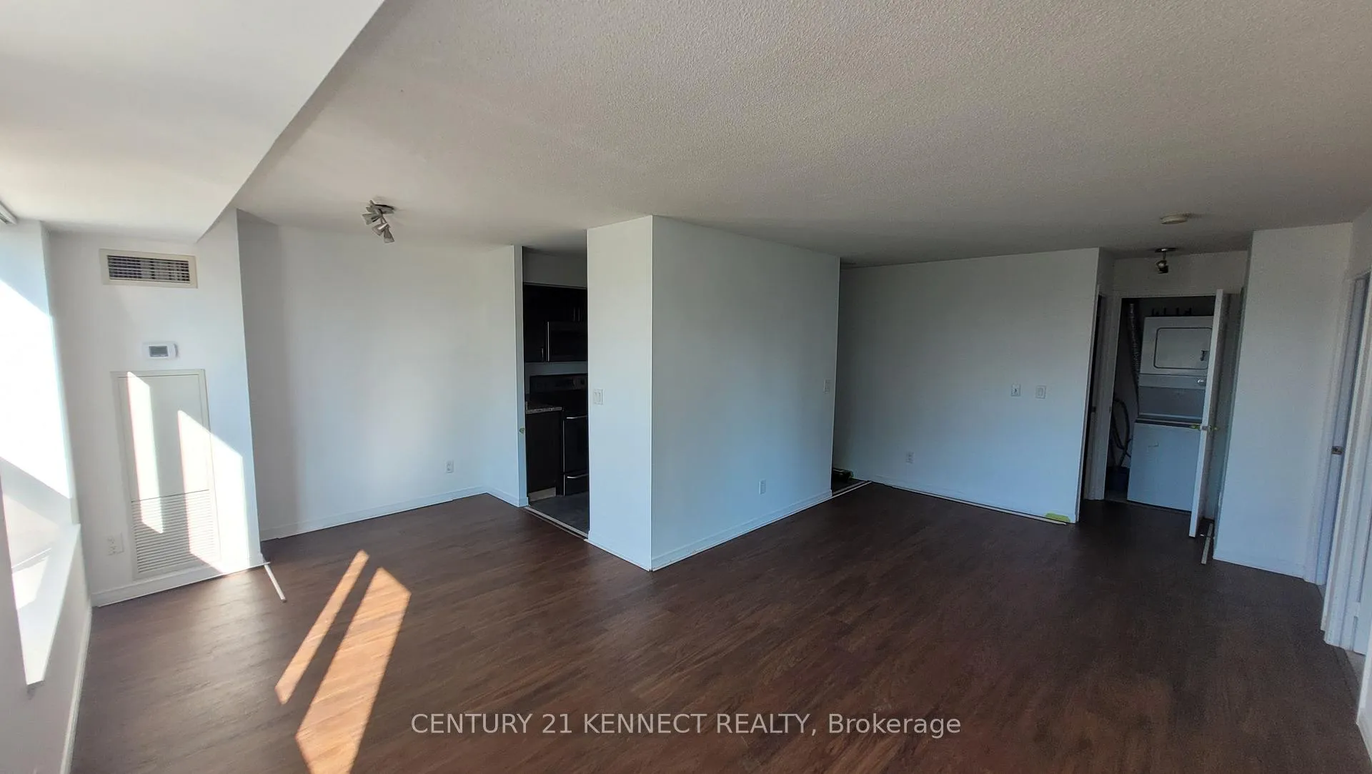 Photo 13 of Unit 411, 23 Oneida Crescent, Richmond Hill, Langstaff — HOMEH