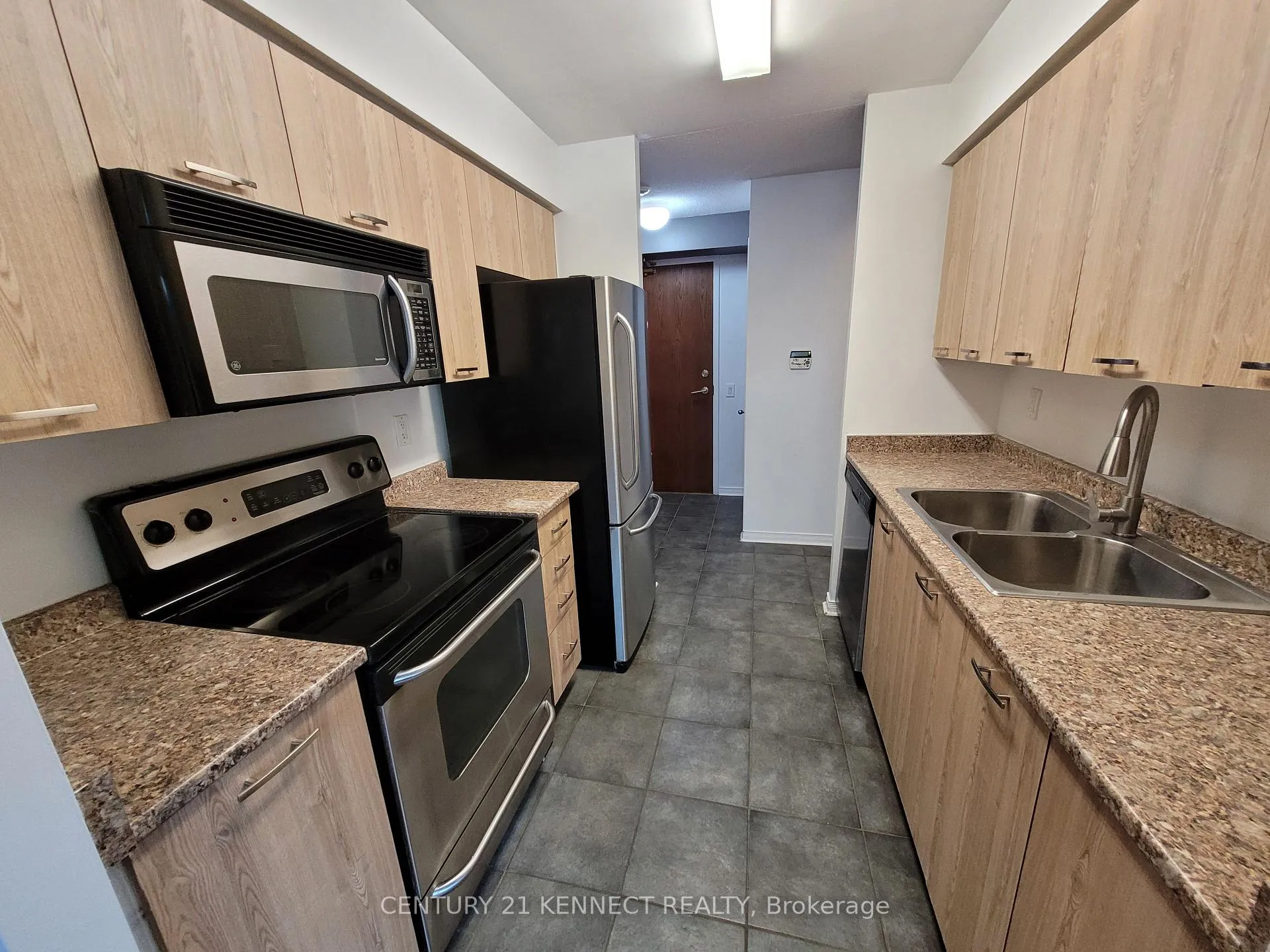 Photo 14 of Unit 411, 23 Oneida Crescent, Richmond Hill, Langstaff — HOMEH