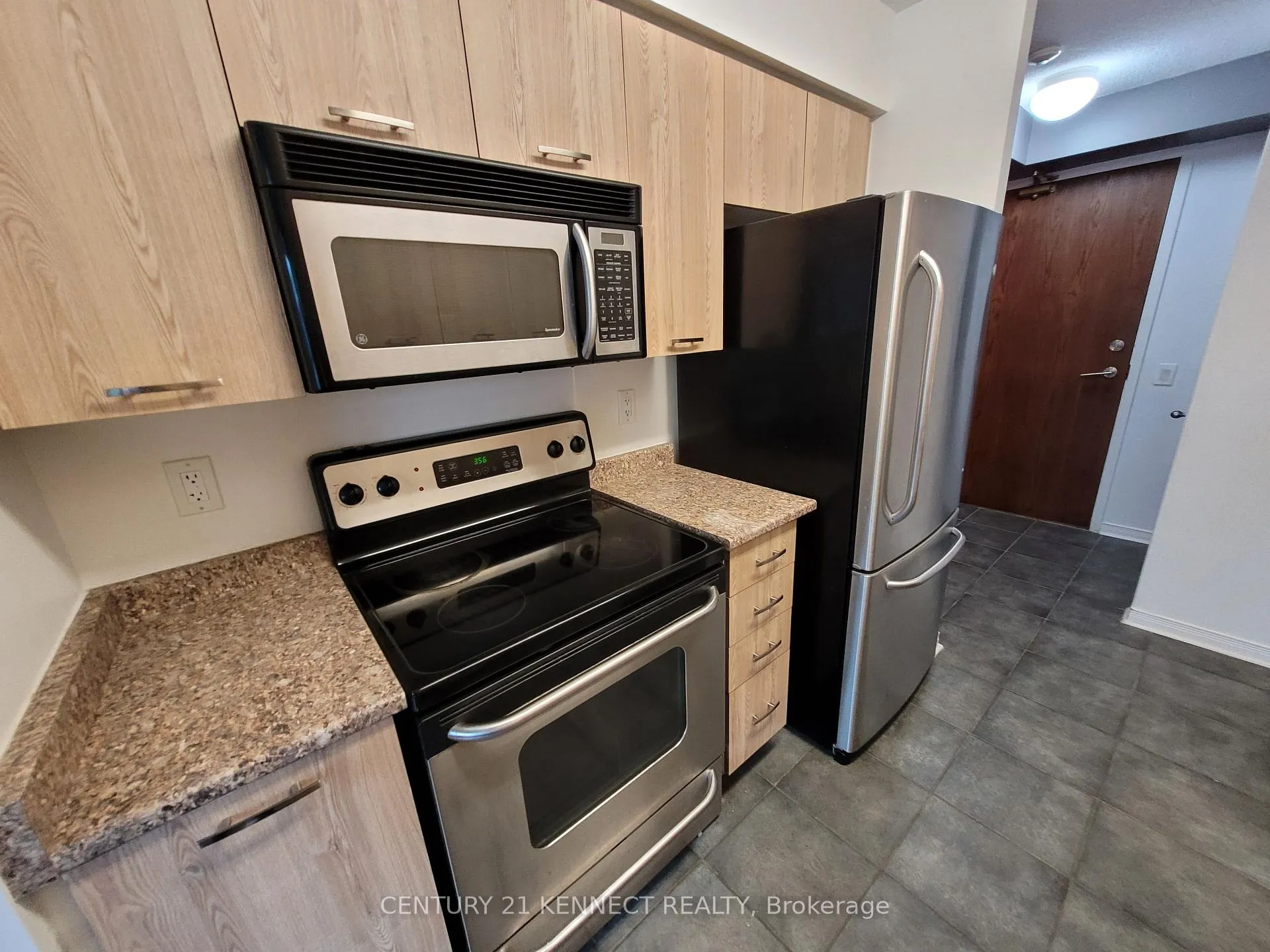 Photo 15 of Unit 411, 23 Oneida Crescent, Richmond Hill, Langstaff — HOMEH