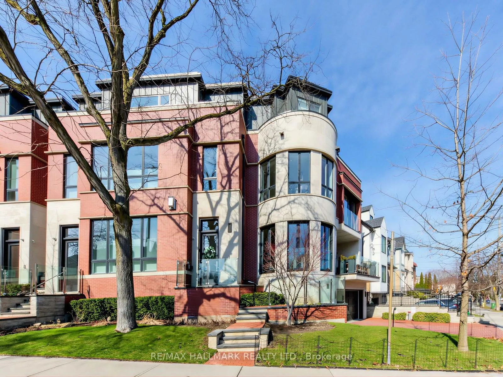 Photo 2 of 1 Thurloe Avenue, Toronto, Mount Pleasant West — HOMEH