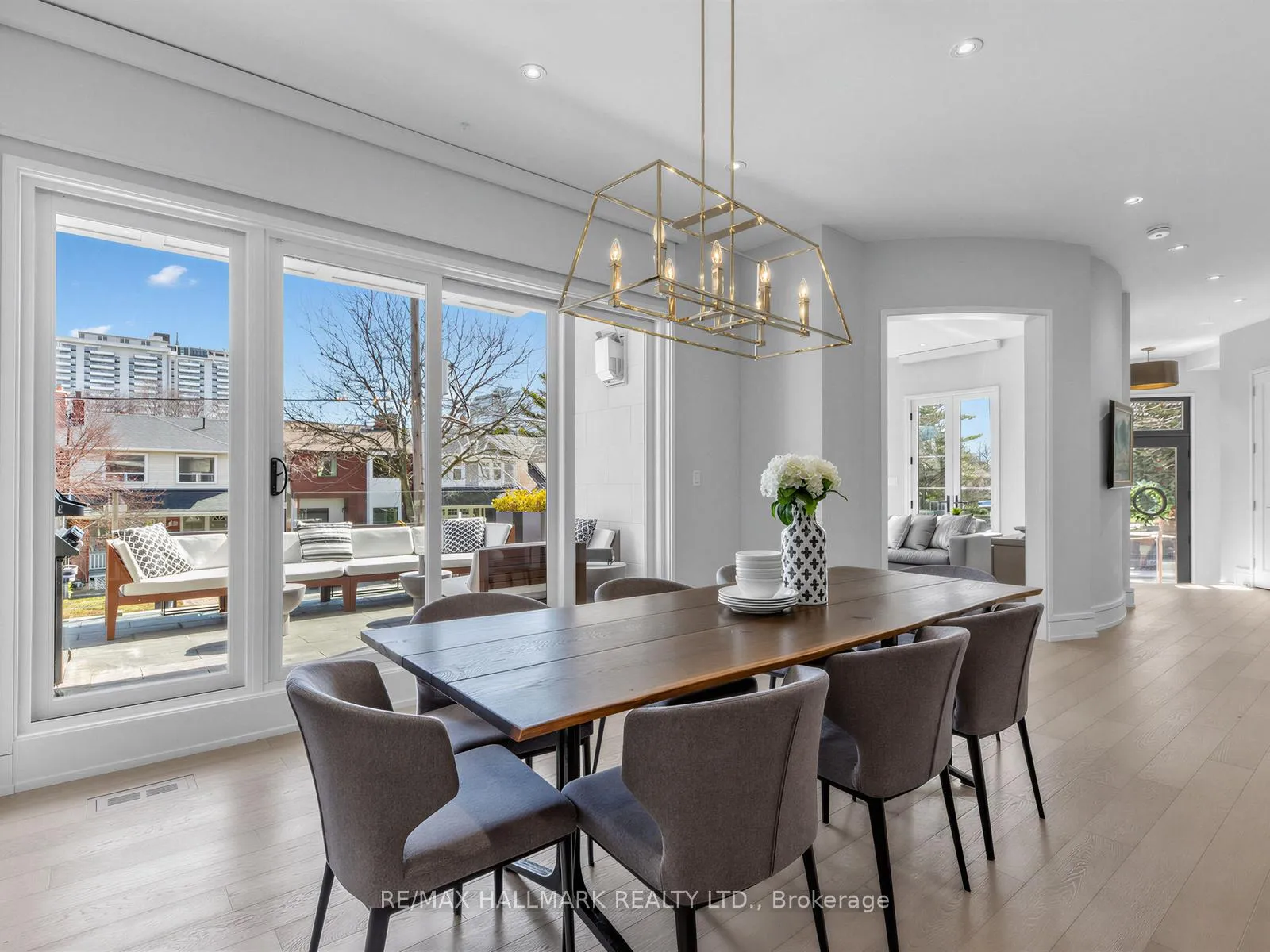 Photo 6 of 1 Thurloe Avenue, Toronto, Mount Pleasant West — HOMEH
