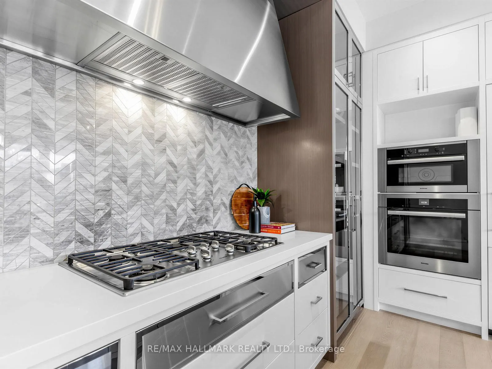 Photo 8 of 1 Thurloe Avenue, Toronto, Mount Pleasant West — HOMEH