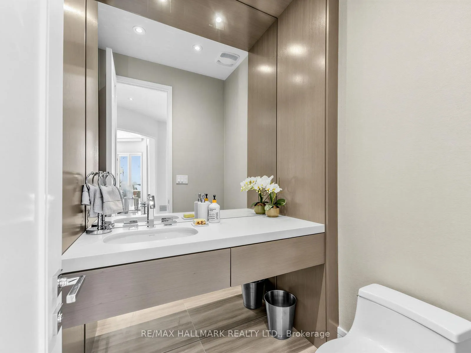 Photo 10 of 1 Thurloe Avenue, Toronto, Mount Pleasant West — HOMEH