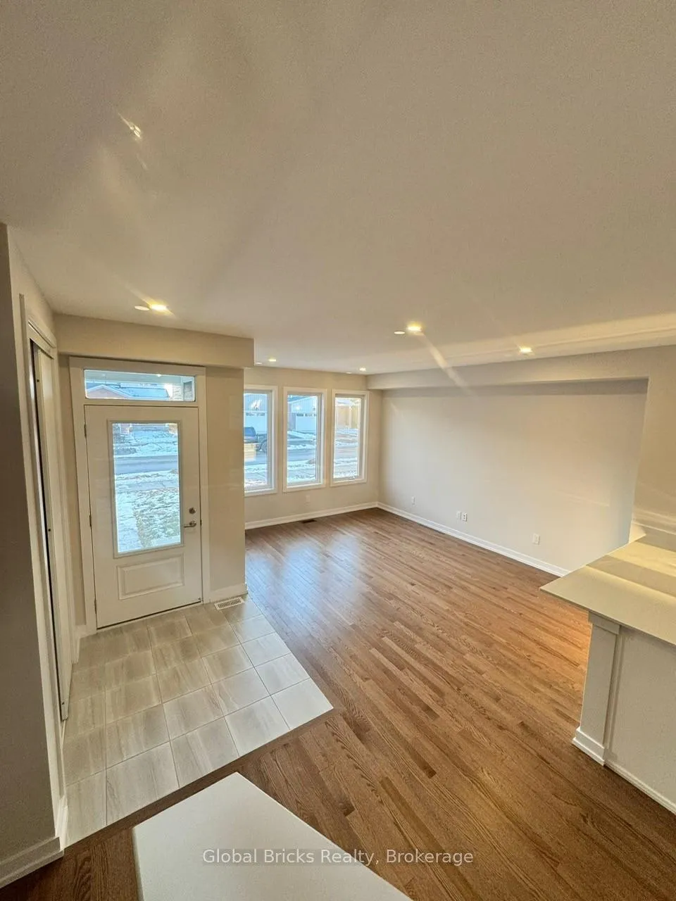 Photo 2 of 534 Oldenburg Avenue, Ottawa, Btwn Franktown Rd. & Fallowfield Rd. — HOMEH