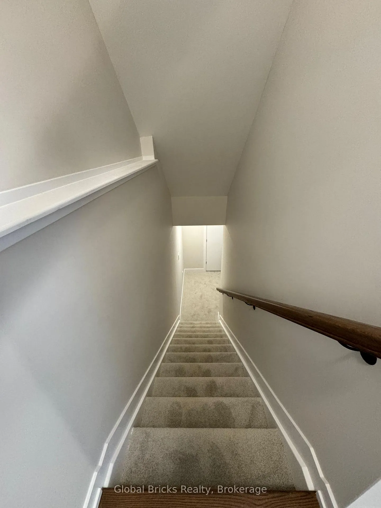 Photo 16 of 534 Oldenburg Avenue, Ottawa, Btwn Franktown Rd. & Fallowfield Rd. — HOMEH