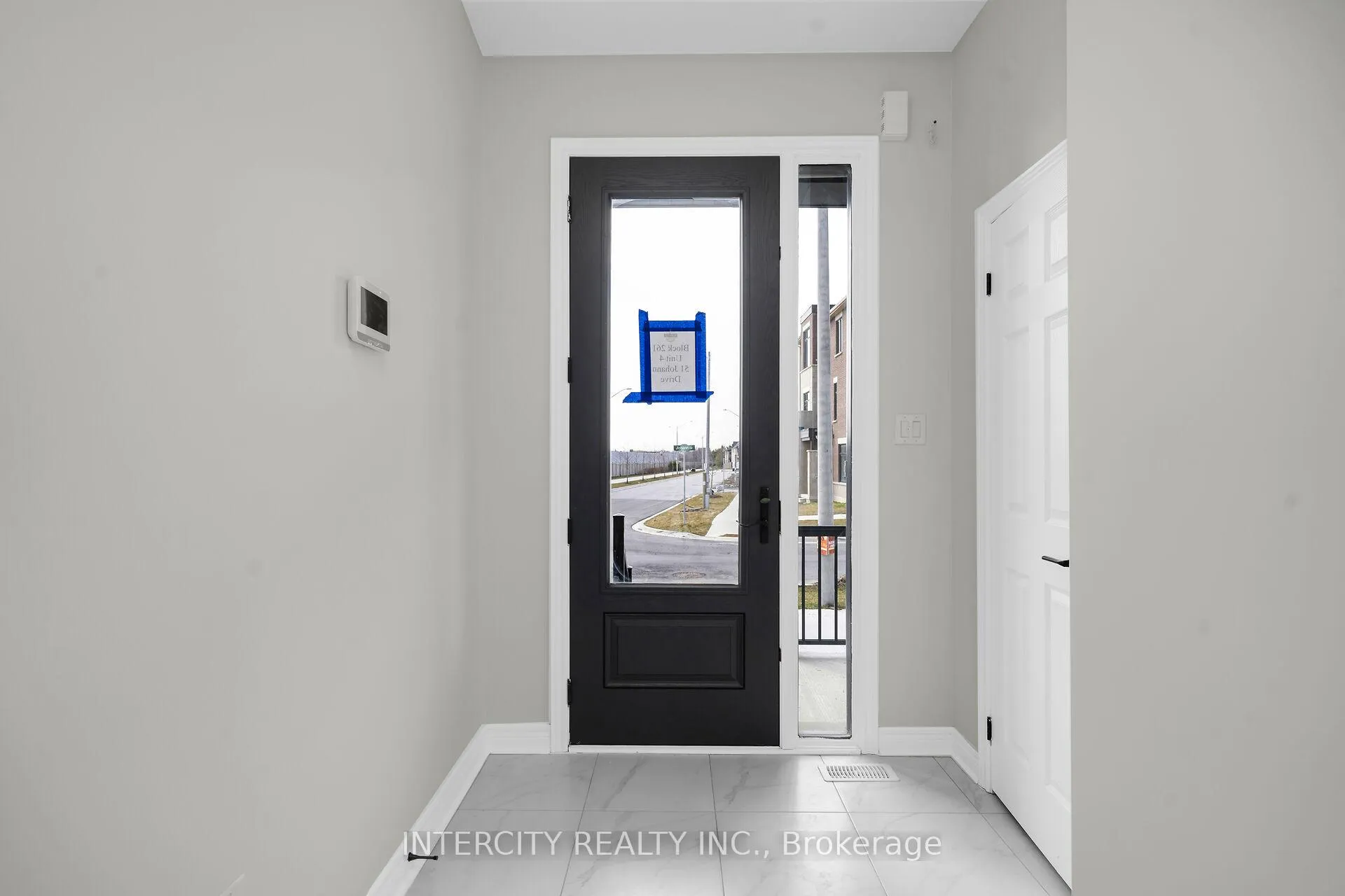 Photo 3 of 51 Johann Drive, Markham, Middlefield — HOMEH