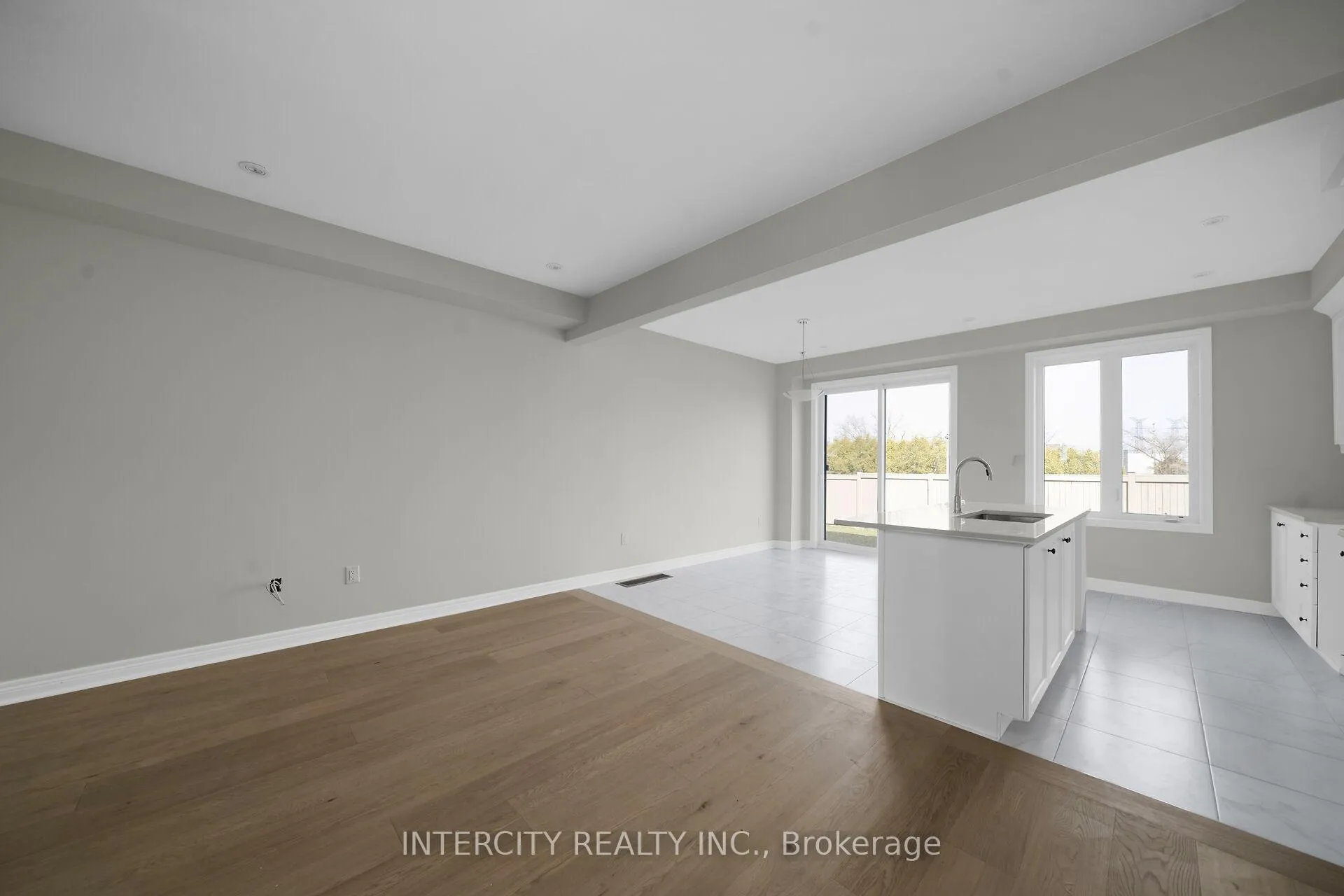 Photo 6 of 51 Johann Drive, Markham, Middlefield — HOMEH