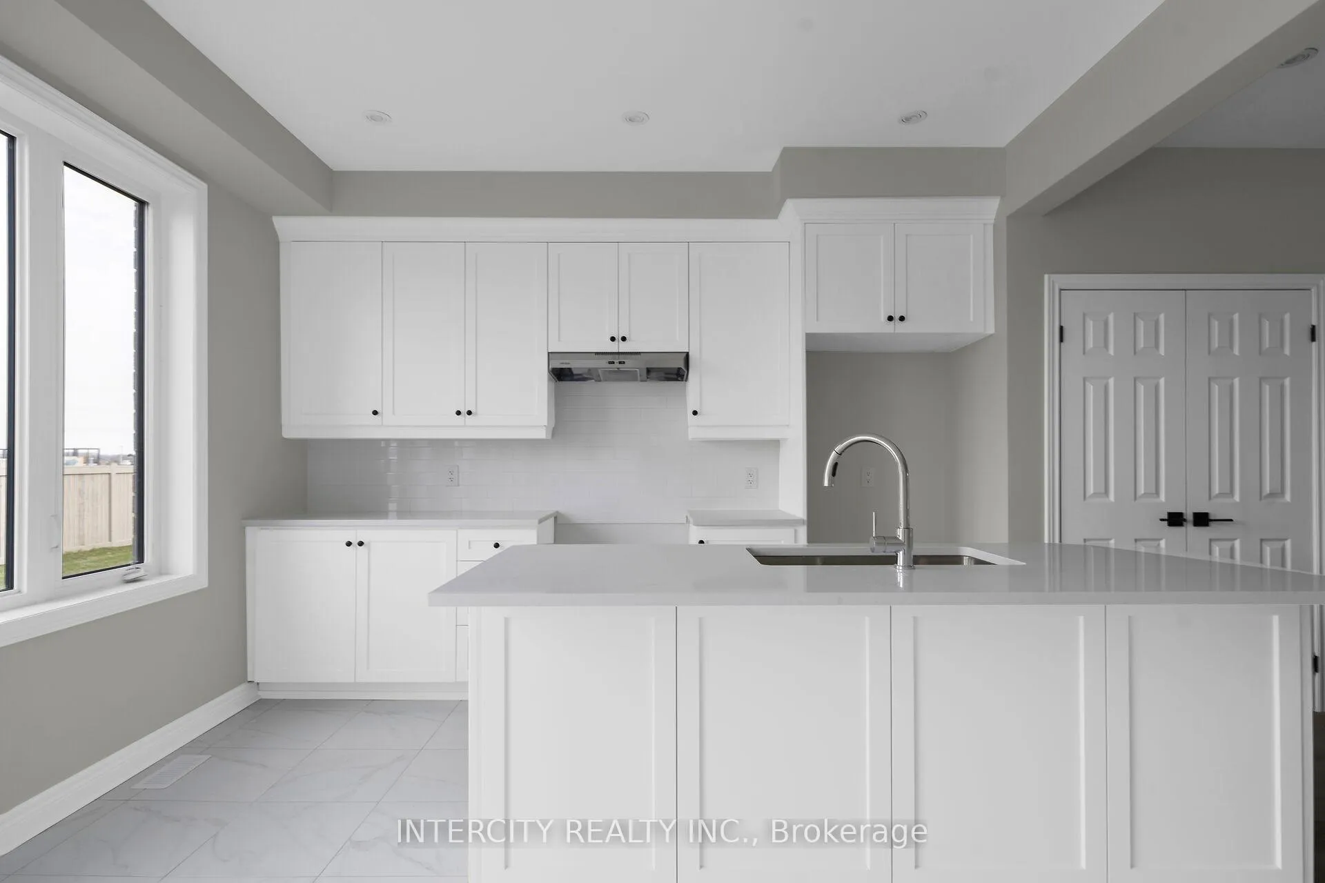 Photo 9 of 51 Johann Drive, Markham, Middlefield — HOMEH