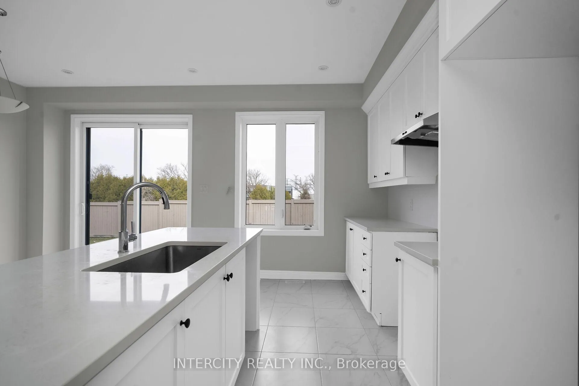 Photo 10 of 51 Johann Drive, Markham, Middlefield — HOMEH