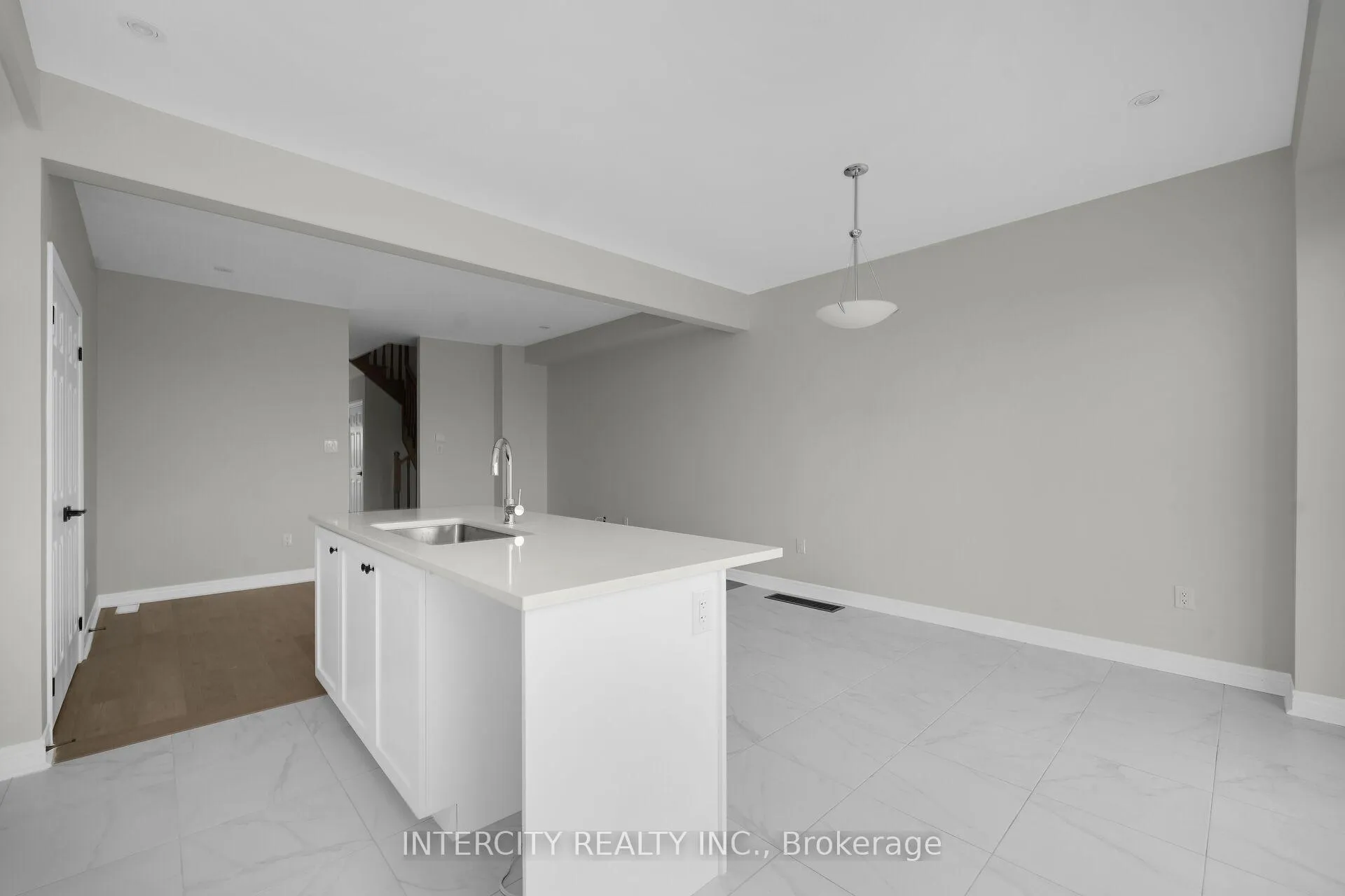 Photo 11 of 51 Johann Drive, Markham, Middlefield — HOMEH