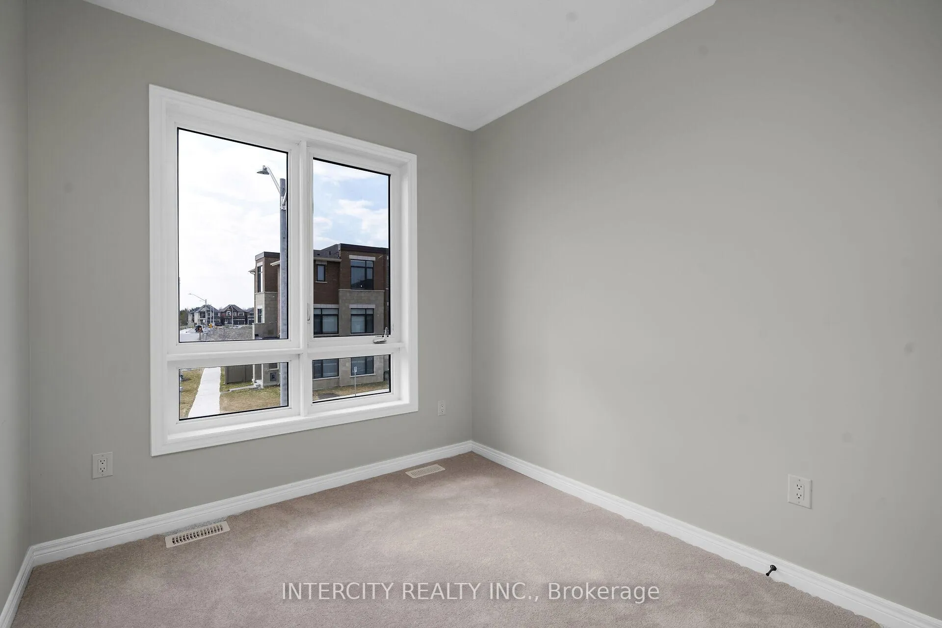 Photo 21 of 51 Johann Drive, Markham, Middlefield — HOMEH