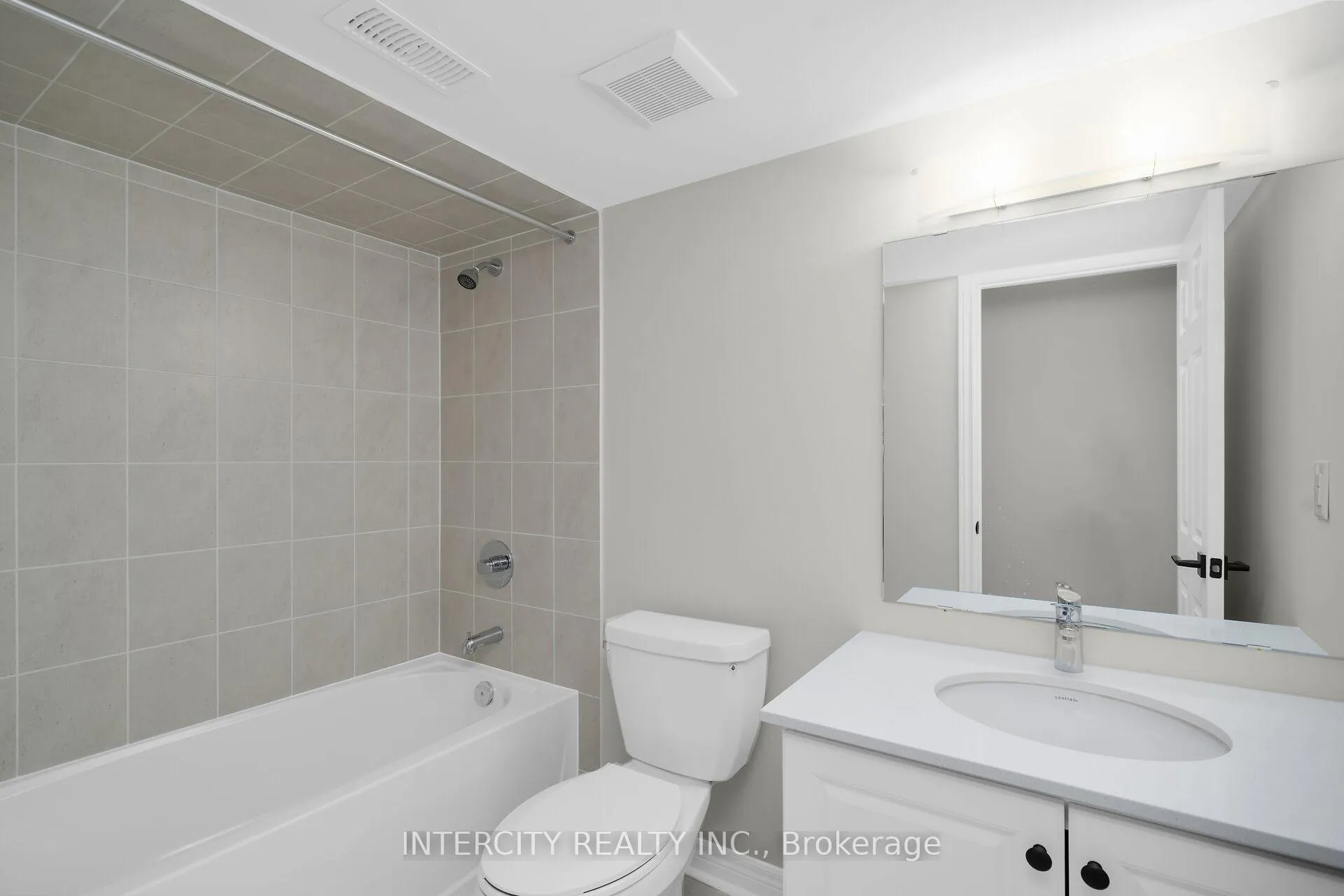 Photo 26 of 51 Johann Drive, Markham, Middlefield — HOMEH