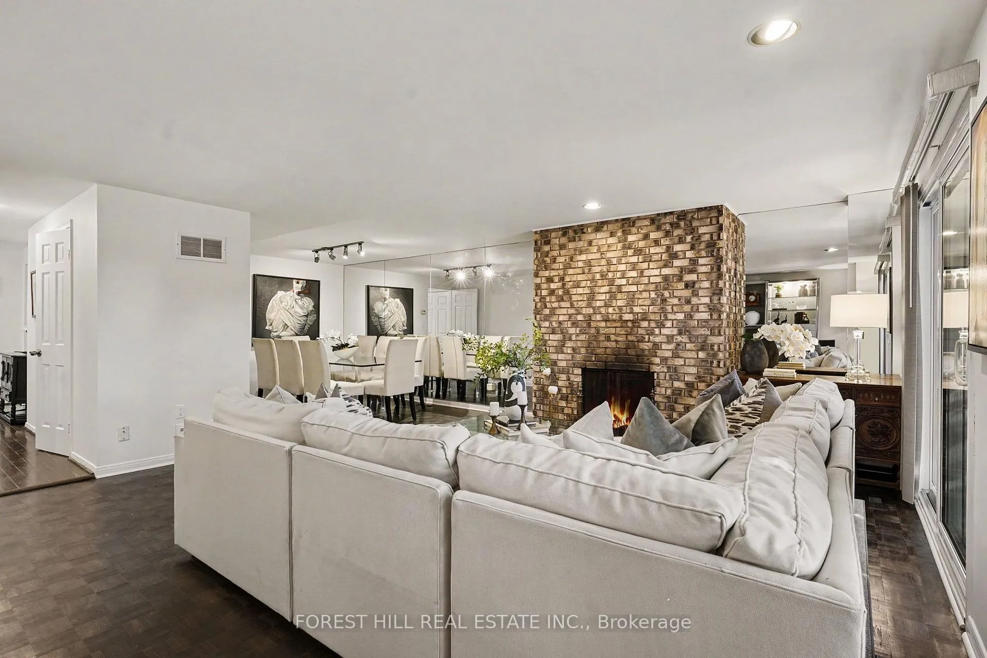 Photo 8 of 39 James Foxway, North York, Bayview Village — HOMEH