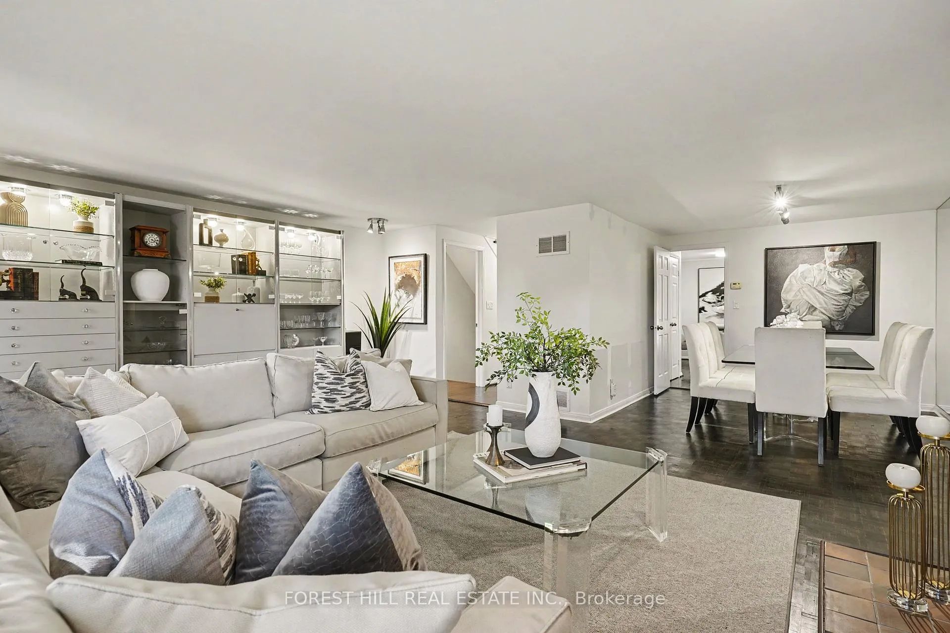 Photo 9 of 39 James Foxway, North York, Bayview Village — HOMEH