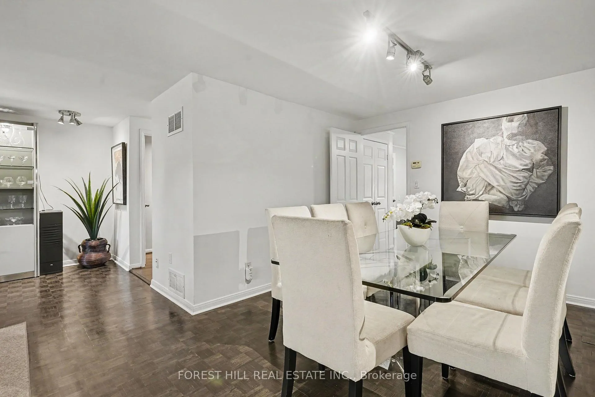 Photo 12 of 39 James Foxway, North York, Bayview Village — HOMEH