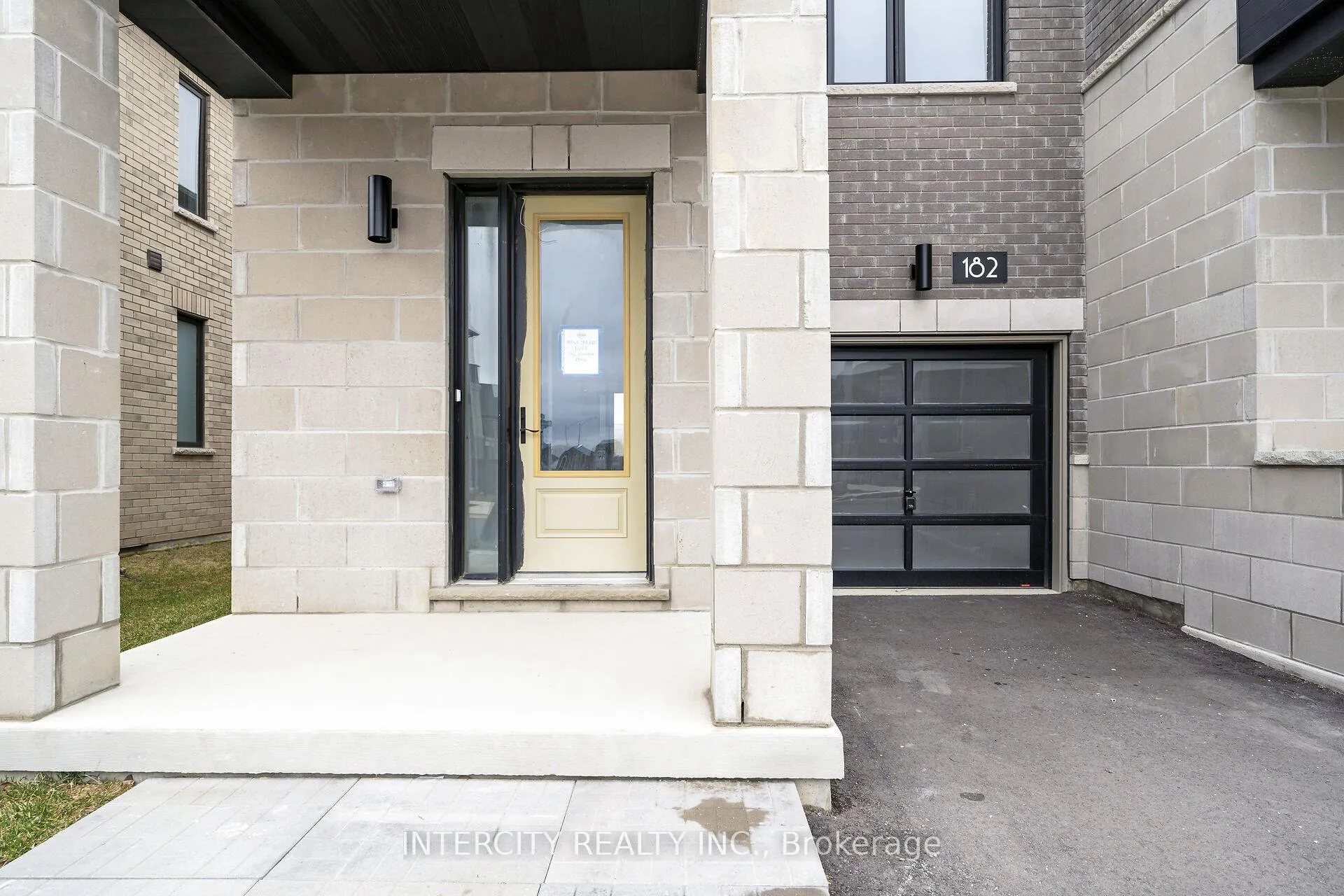 Photo 2 of 182 Mumbai Drive, Markham, Middlefield — HOMEH