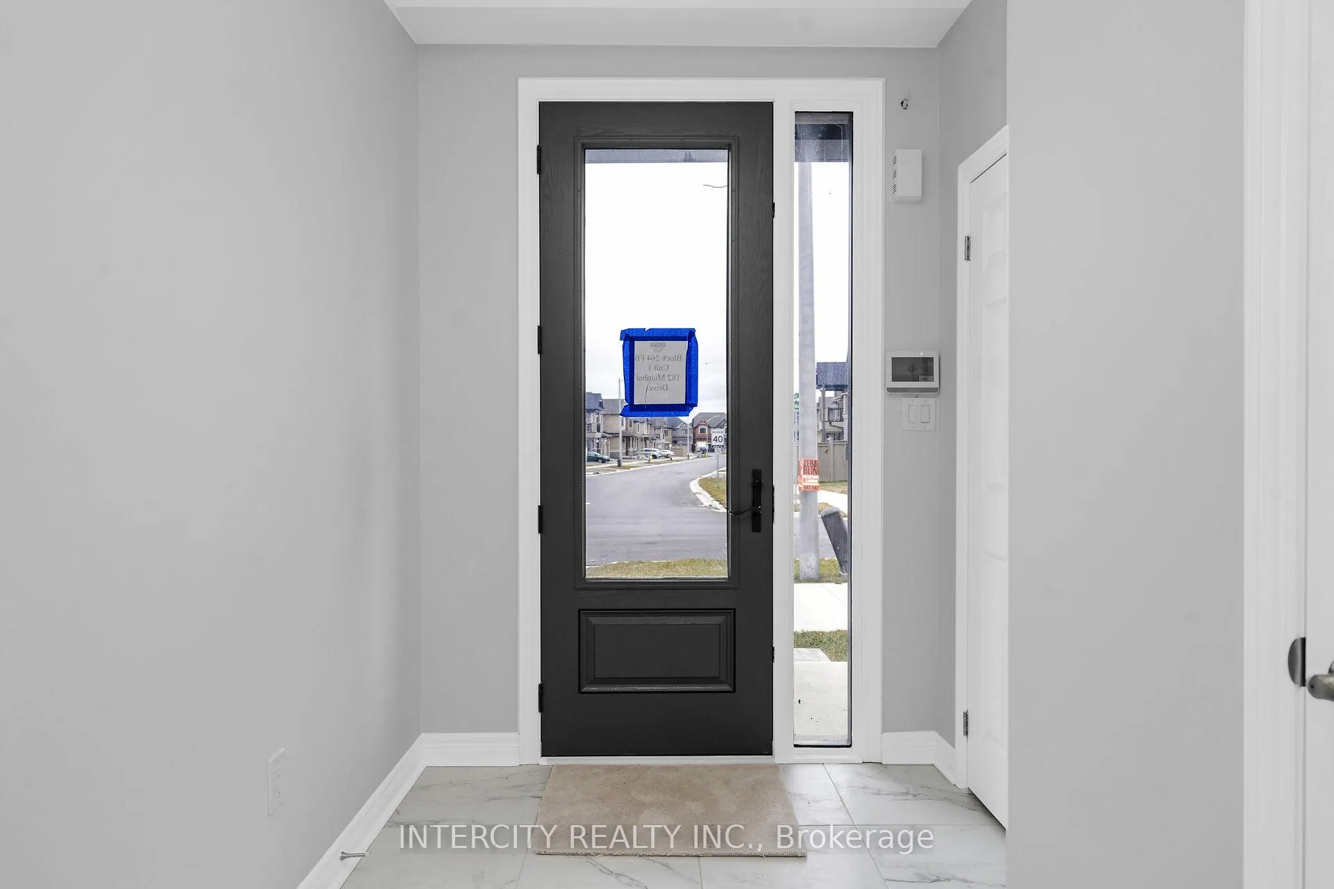 Photo 3 of 182 Mumbai Drive, Markham, Middlefield — HOMEH