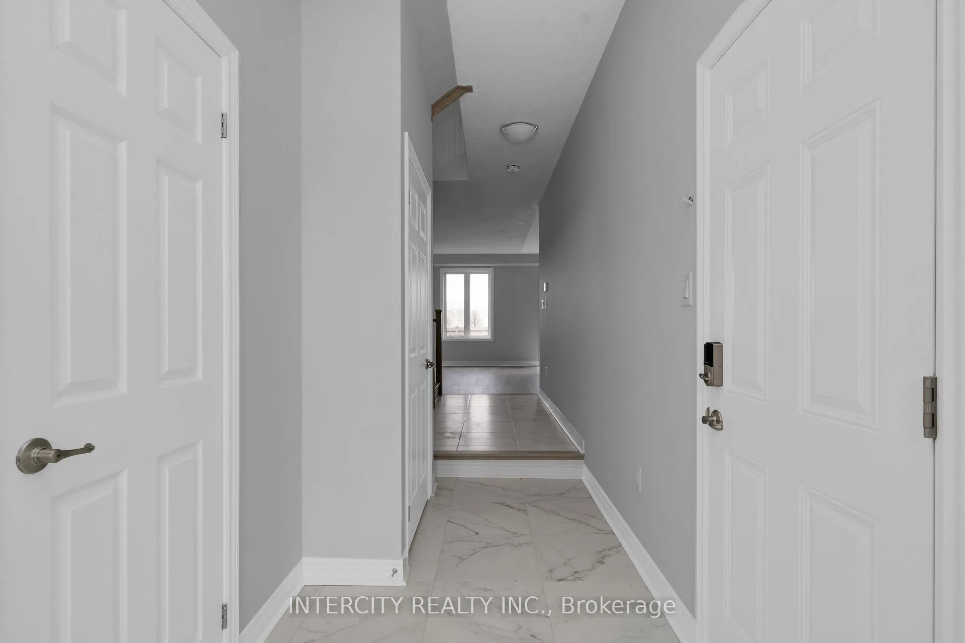 Photo 4 of 182 Mumbai Drive, Markham, Middlefield — HOMEH